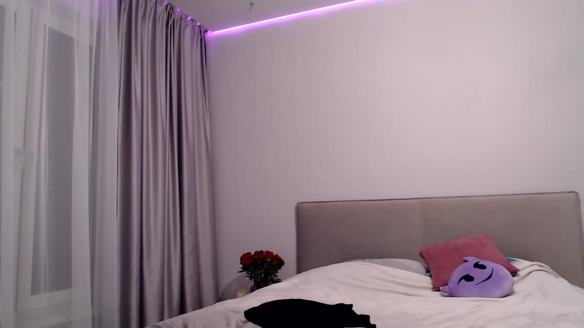 Gallery image thumbnail from Kissable_'s myfreecams stream on, 03/10/2023, 22:15 image 5 of 20