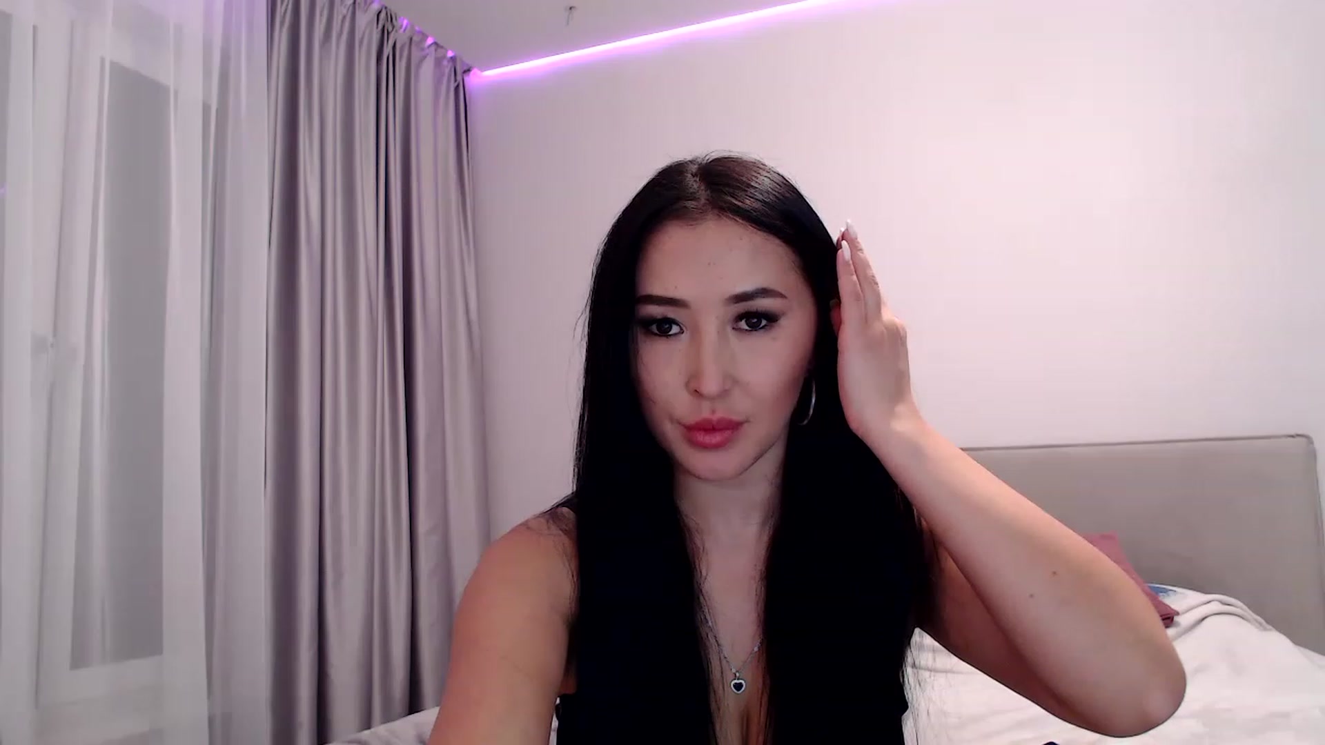 Gallery image thumbnail from Kissable_'s myfreecams stream on, 03/10/2023, 22:15 image 10 of 20