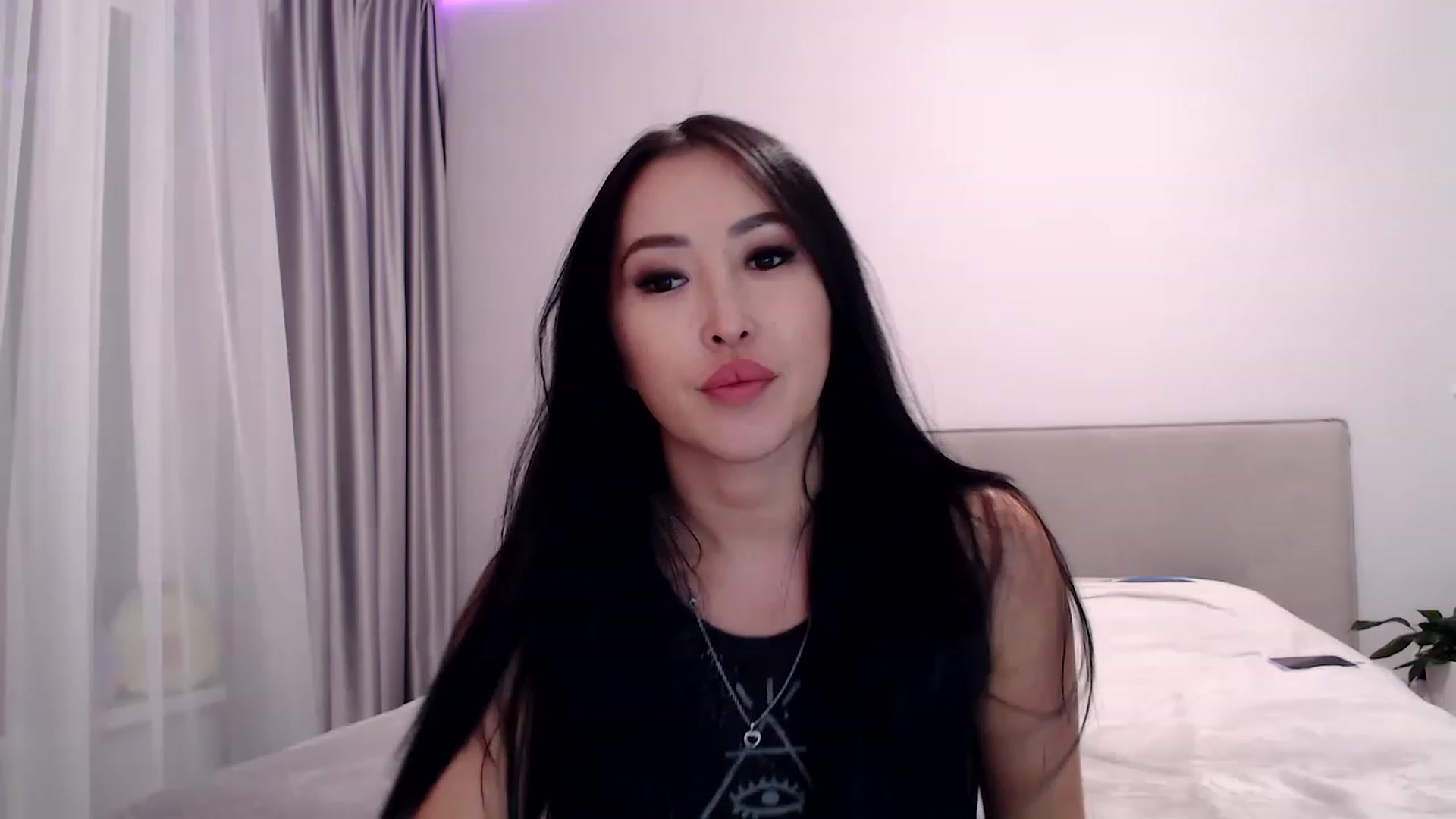 Gallery image thumbnail from Kissable_'s myfreecams stream on, 03/11/2023, 17:37 image 4 of 20