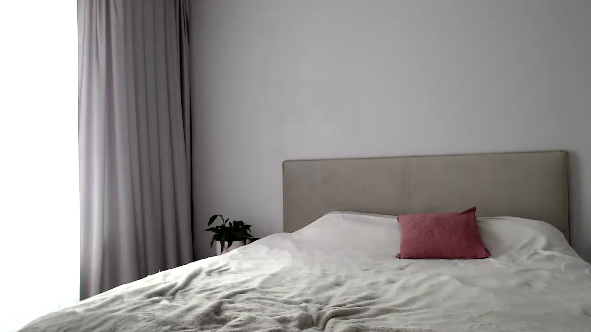 Gallery image thumbnail from Kissable_'s myfreecams stream on, 03/15/2023, 10:37 image 6 of 20