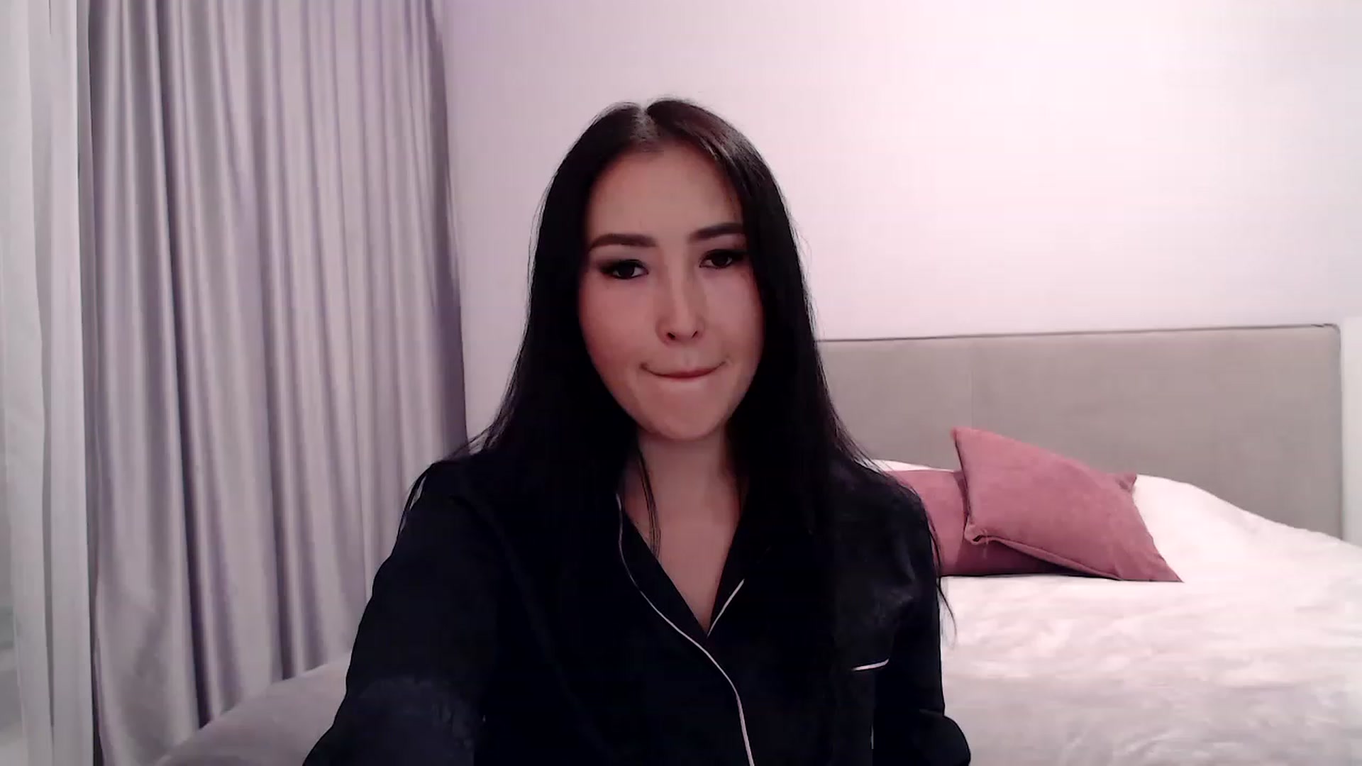 Gallery image thumbnail from Kissable_'s myfreecams stream on, 03/25/2023, 23:08 image 6 of 20