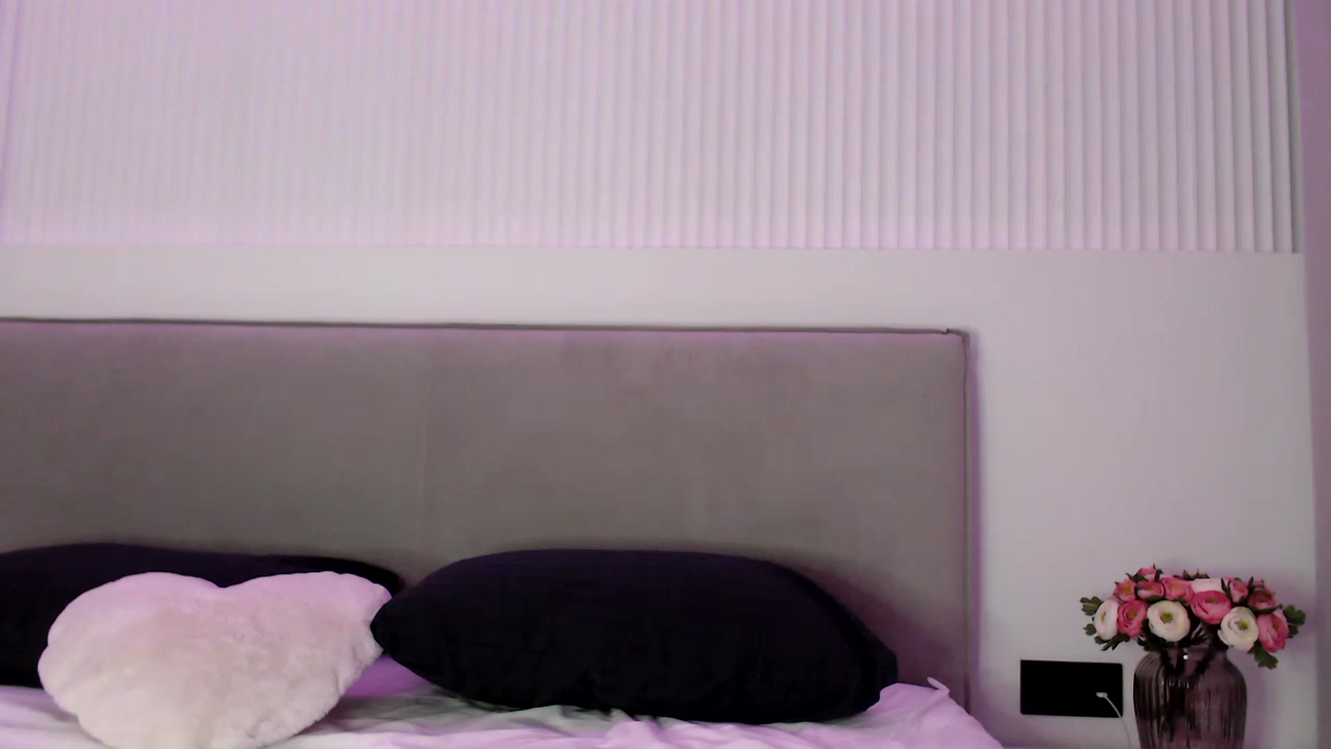 Gallery image thumbnail from Kissable_'s myfreecams stream on, 05/20/2023, 19:13 image 16 of 20
