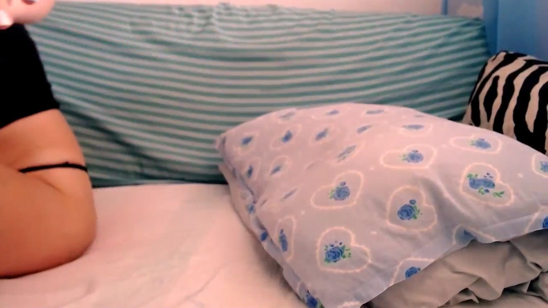 Gallery image thumbnail from Kisschantell's myfreecams stream on, 08/19/2025, 06:24 image 17 of 20