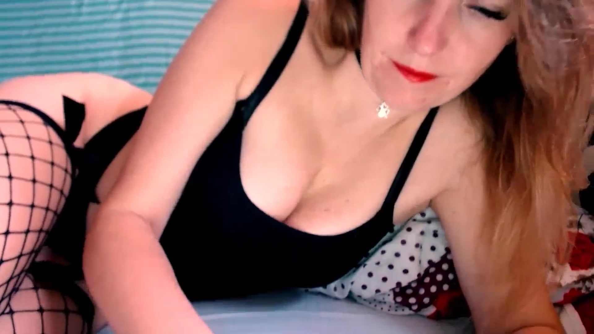 Gallery image thumbnail from Kisschantell's myfreecams stream on, 11/19/2025, 07:16 image 10 of 20