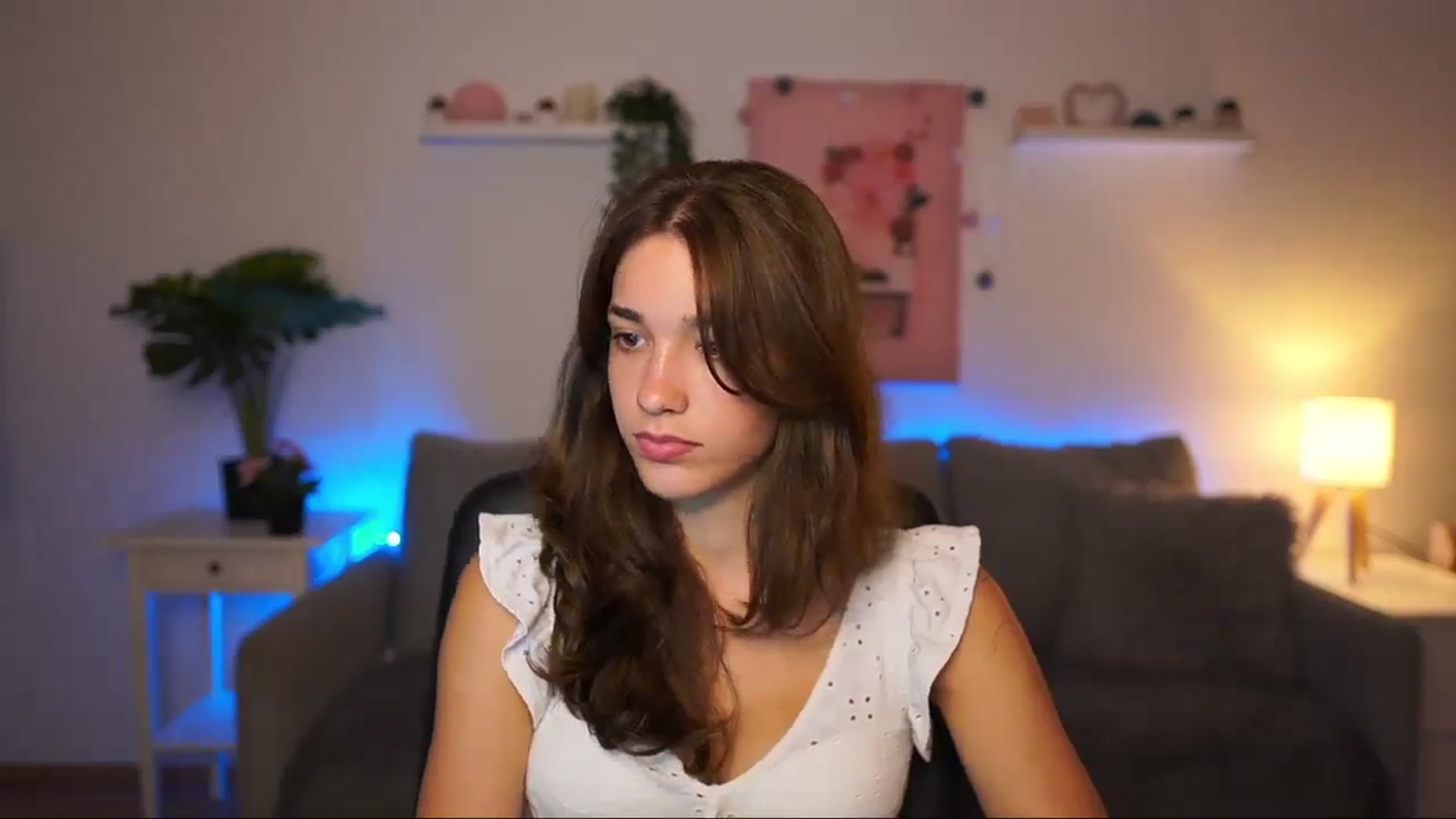 Gallery image thumbnail from Kissiecat's myfreecams stream on, 08/01/2025, 18:29 image 15 of 20