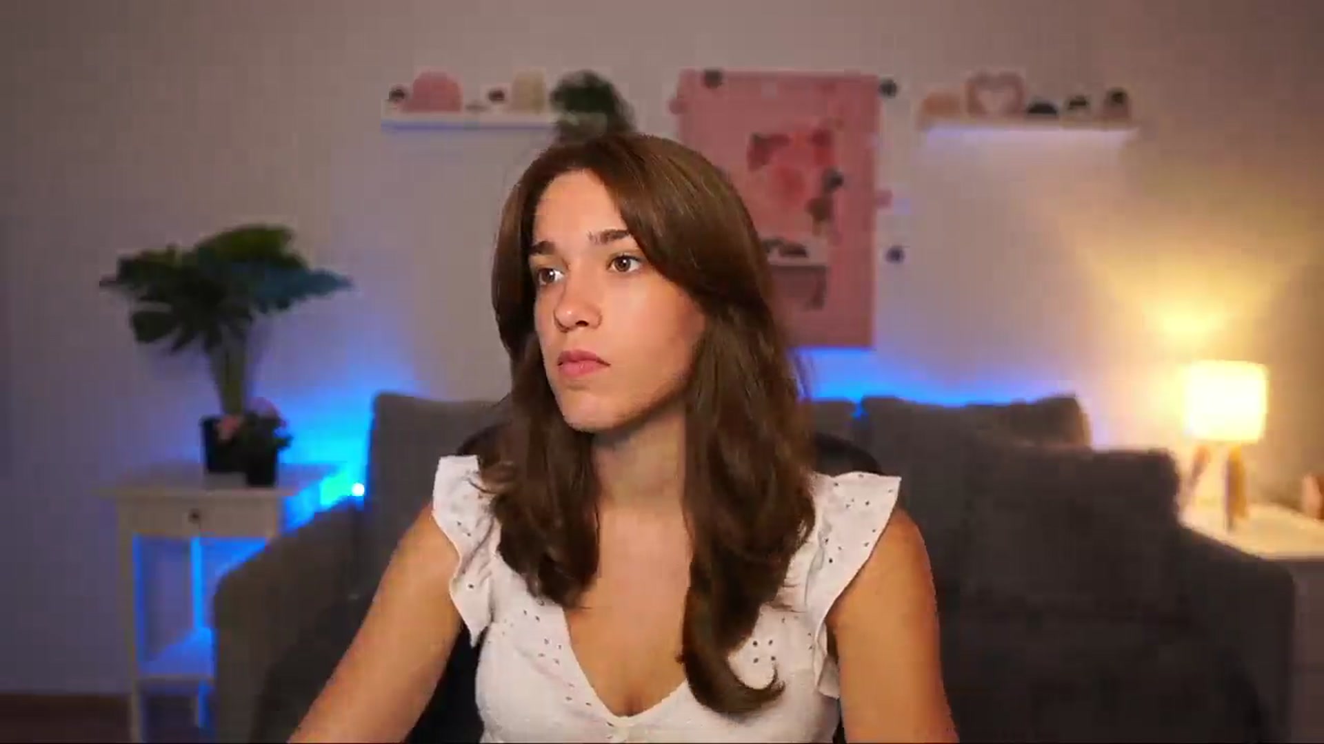 Gallery image thumbnail from Kissiecat's myfreecams stream on, 08/01/2025, 18:29 image 10 of 20
