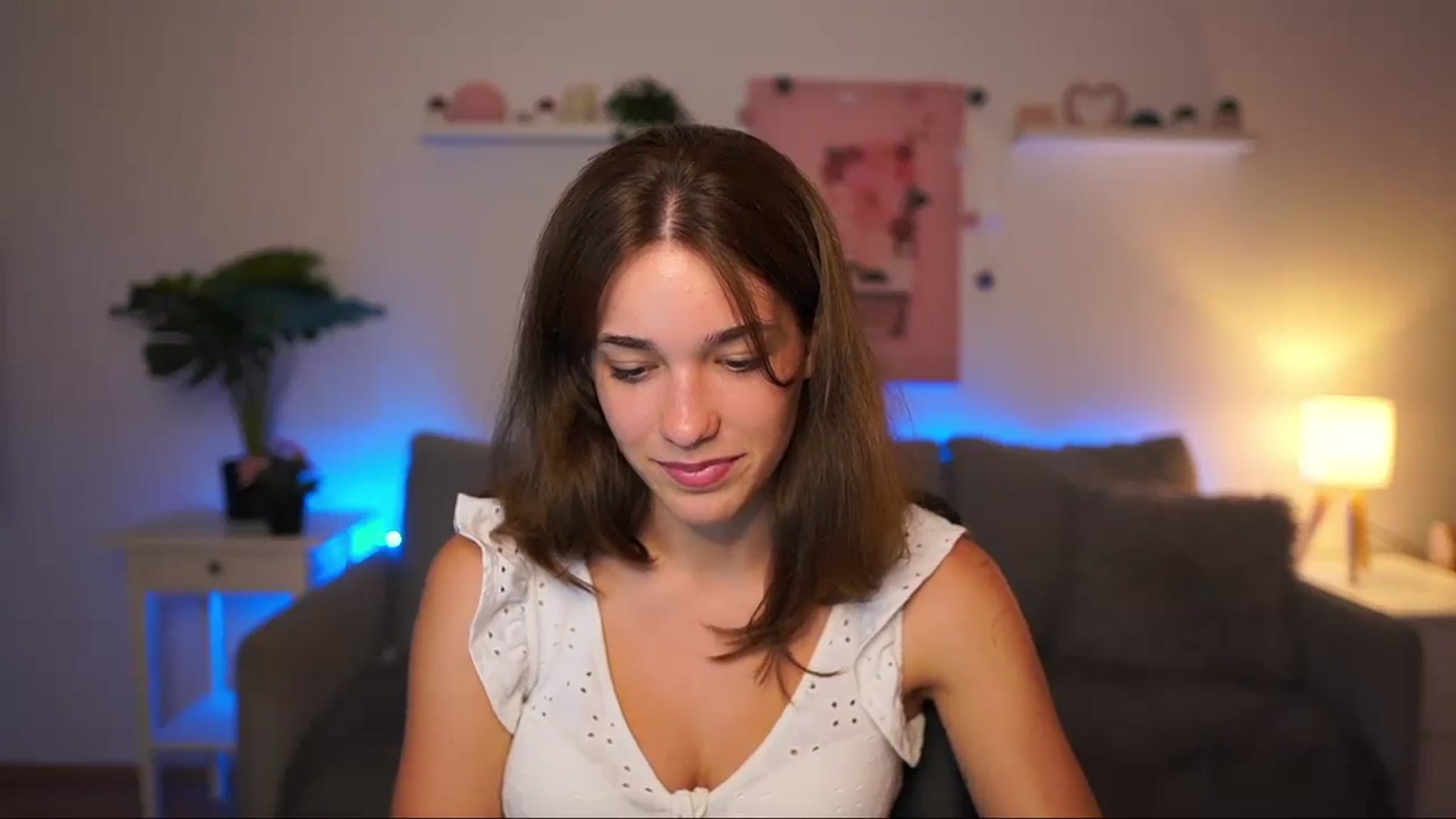 Gallery image thumbnail from Kissiecat's myfreecams stream on, 08/01/2025, 19:45 image 10 of 20