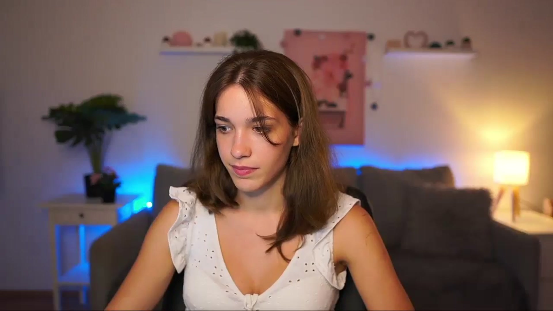 Gallery image thumbnail from Kissiecat's myfreecams stream on, 08/01/2025, 19:45 image 13 of 20
