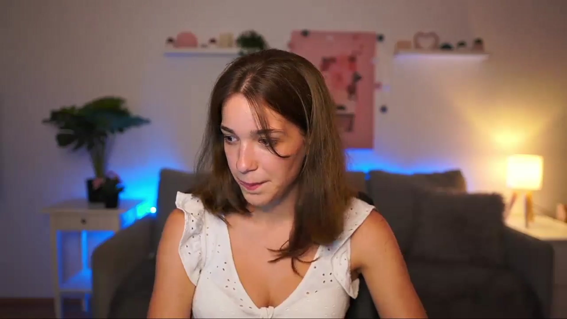 Gallery image thumbnail from Kissiecat's myfreecams stream on, 08/01/2025, 19:45 image 11 of 20