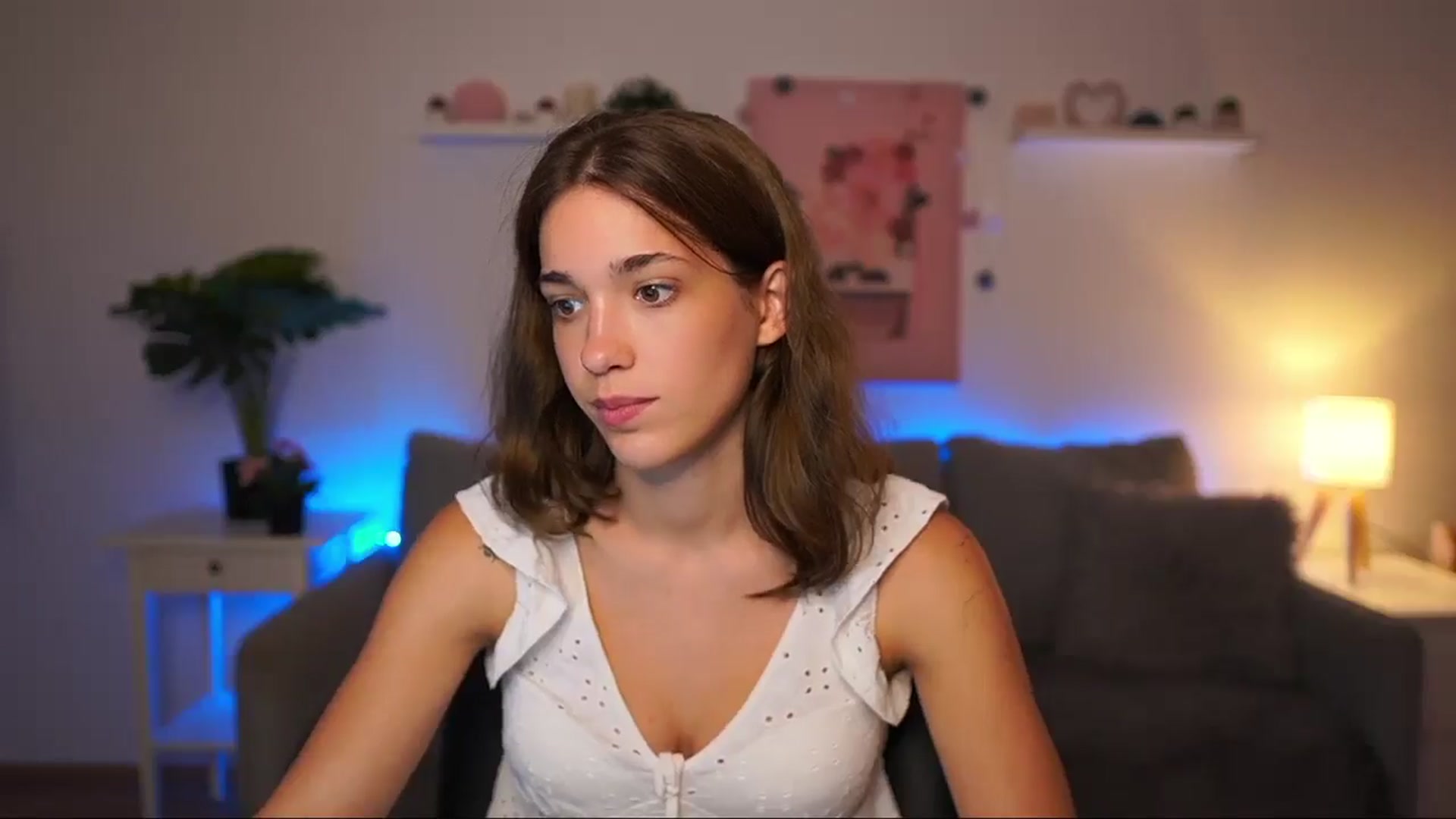 Gallery image thumbnail from Kissiecat's myfreecams stream on, 08/01/2025, 21:29 image 8 of 20