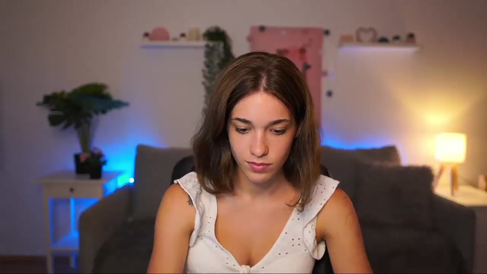 Gallery image thumbnail from Kissiecat's myfreecams stream on, 08/01/2025, 21:29 image 7 of 20