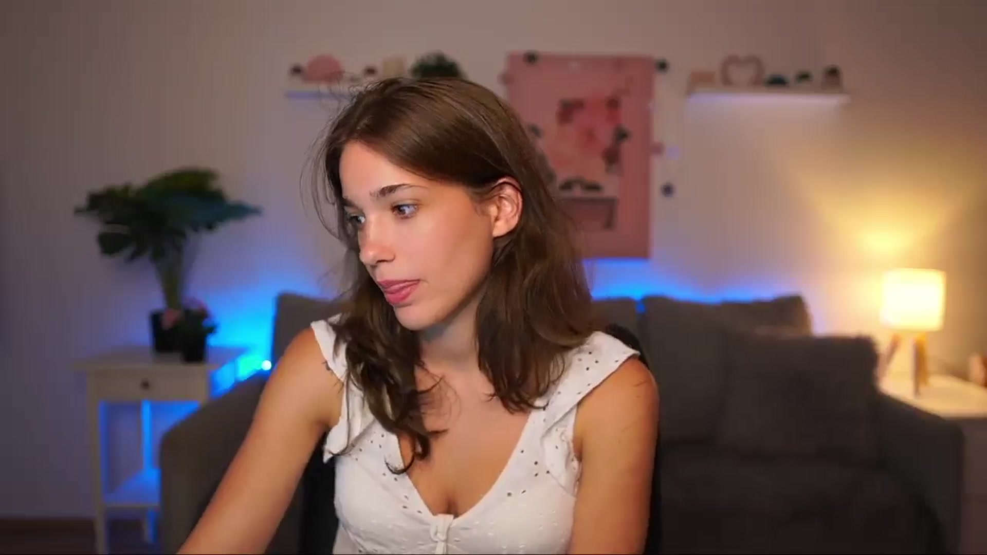 Gallery image thumbnail from Kissiecat's myfreecams stream on, 08/01/2025, 21:29 image 10 of 20