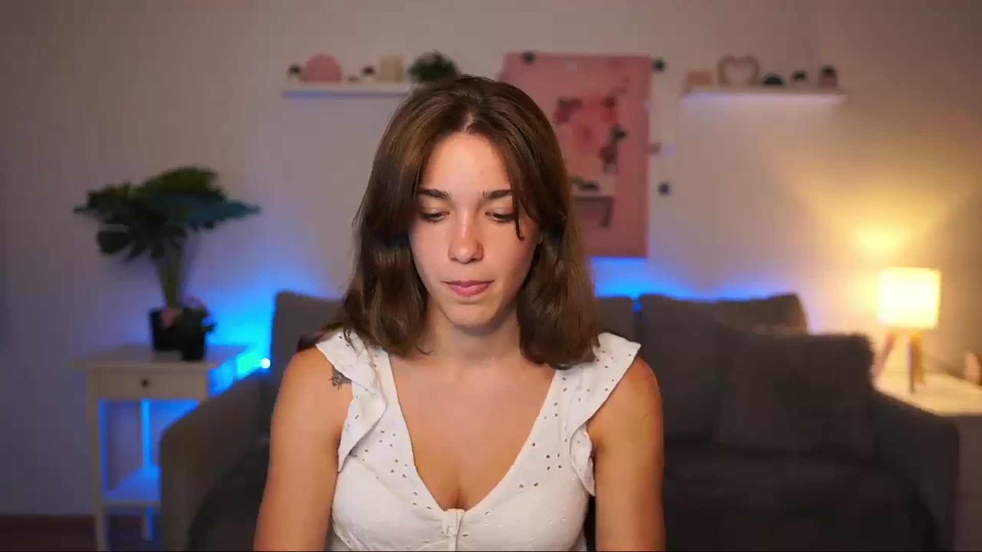 Gallery image thumbnail from Kissiecat's myfreecams stream on, 08/01/2025, 21:29 image 16 of 20