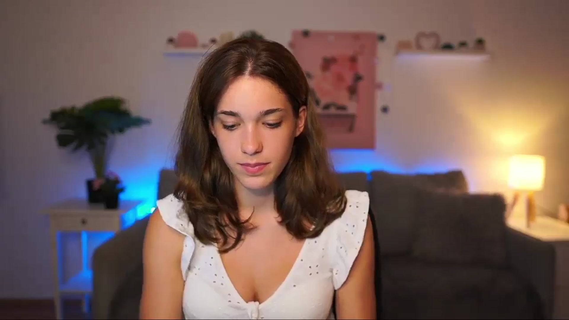 Gallery image thumbnail from Kissiecat's myfreecams stream on, 08/01/2025, 21:29 image 17 of 20