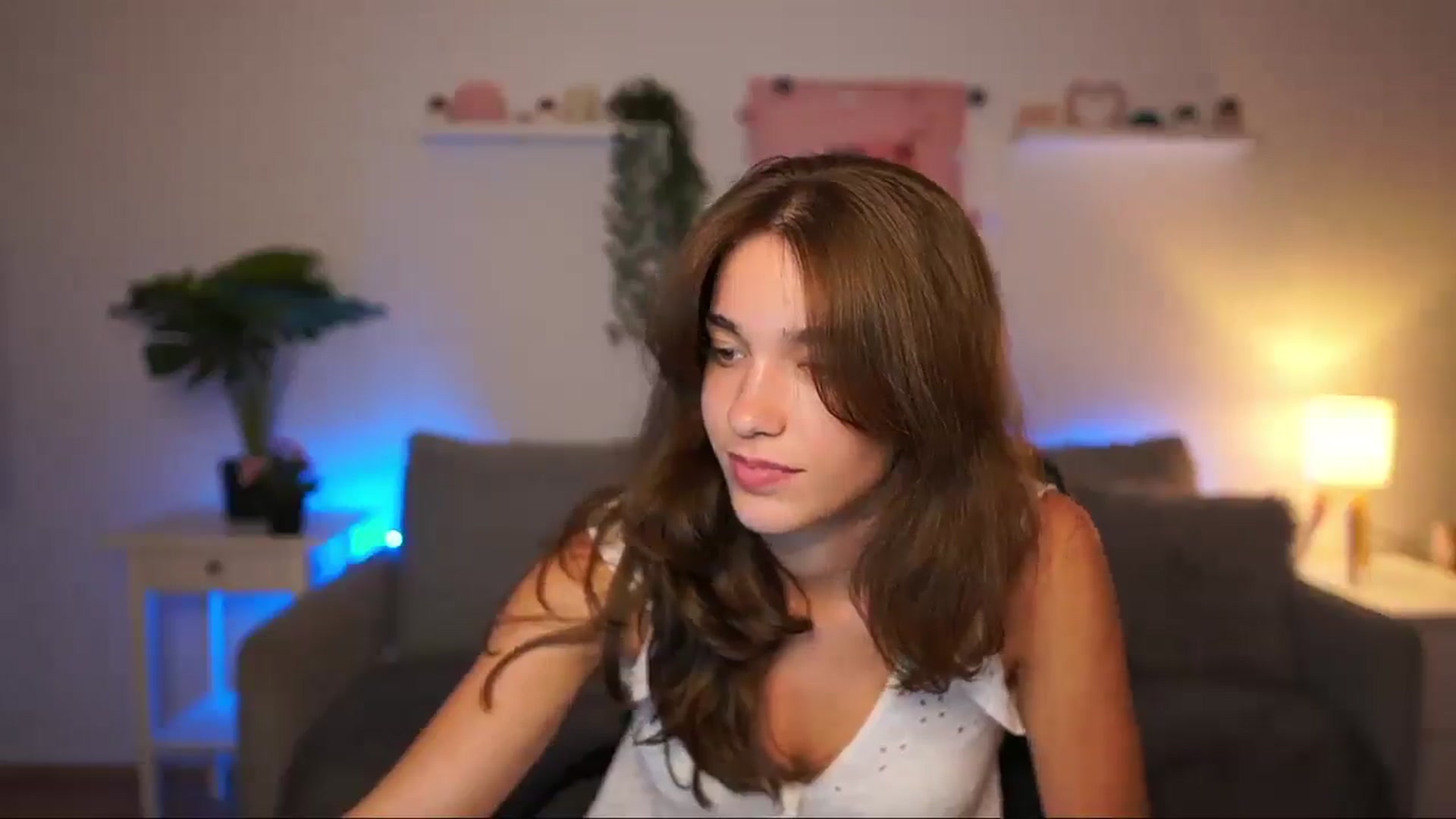 Gallery image thumbnail from Kissiecat's myfreecams stream on, 08/01/2025, 22:03 image 4 of 20