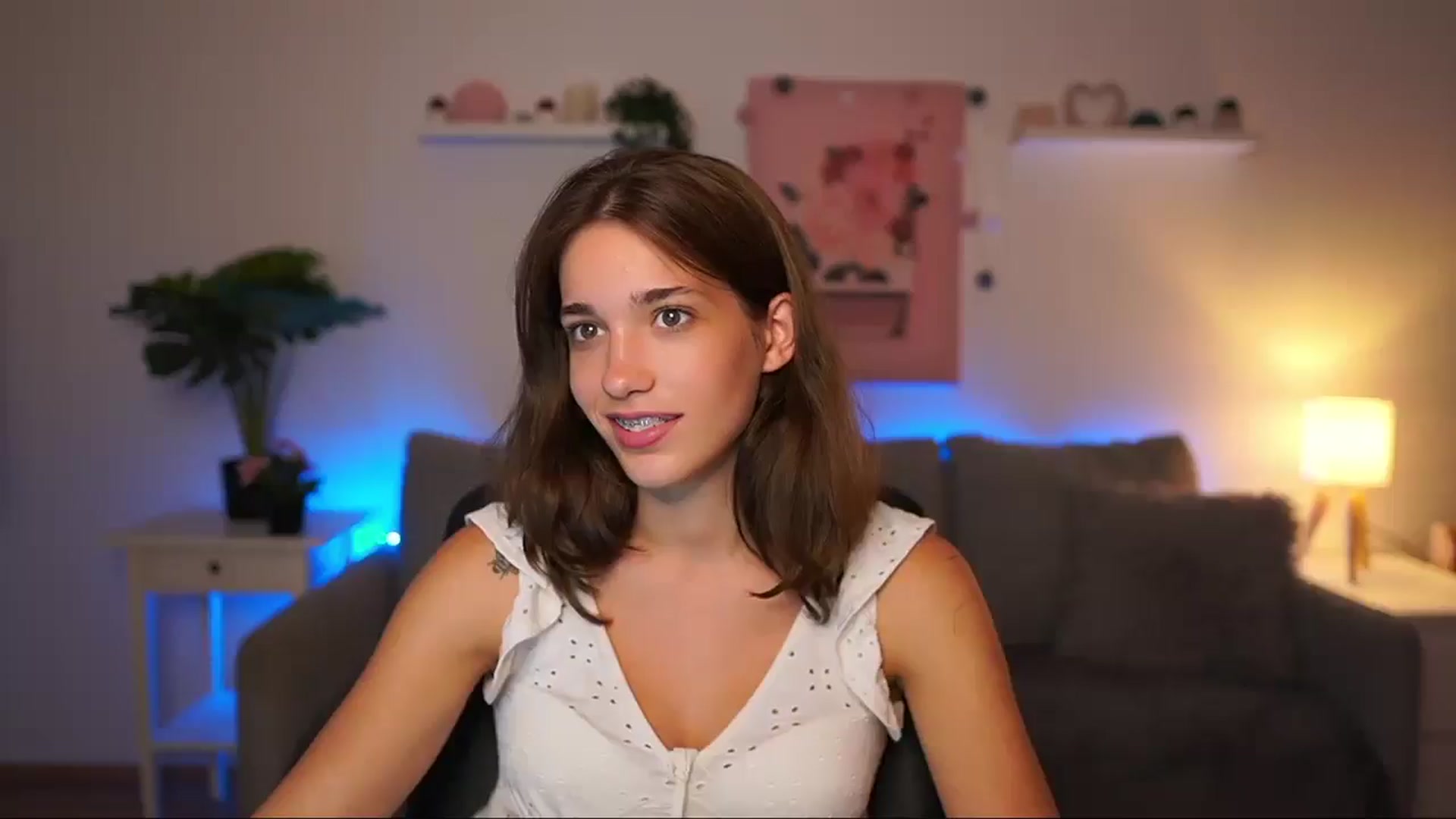 Gallery image thumbnail from Kissiecat's myfreecams stream on, 08/01/2025, 22:54 image 6 of 20