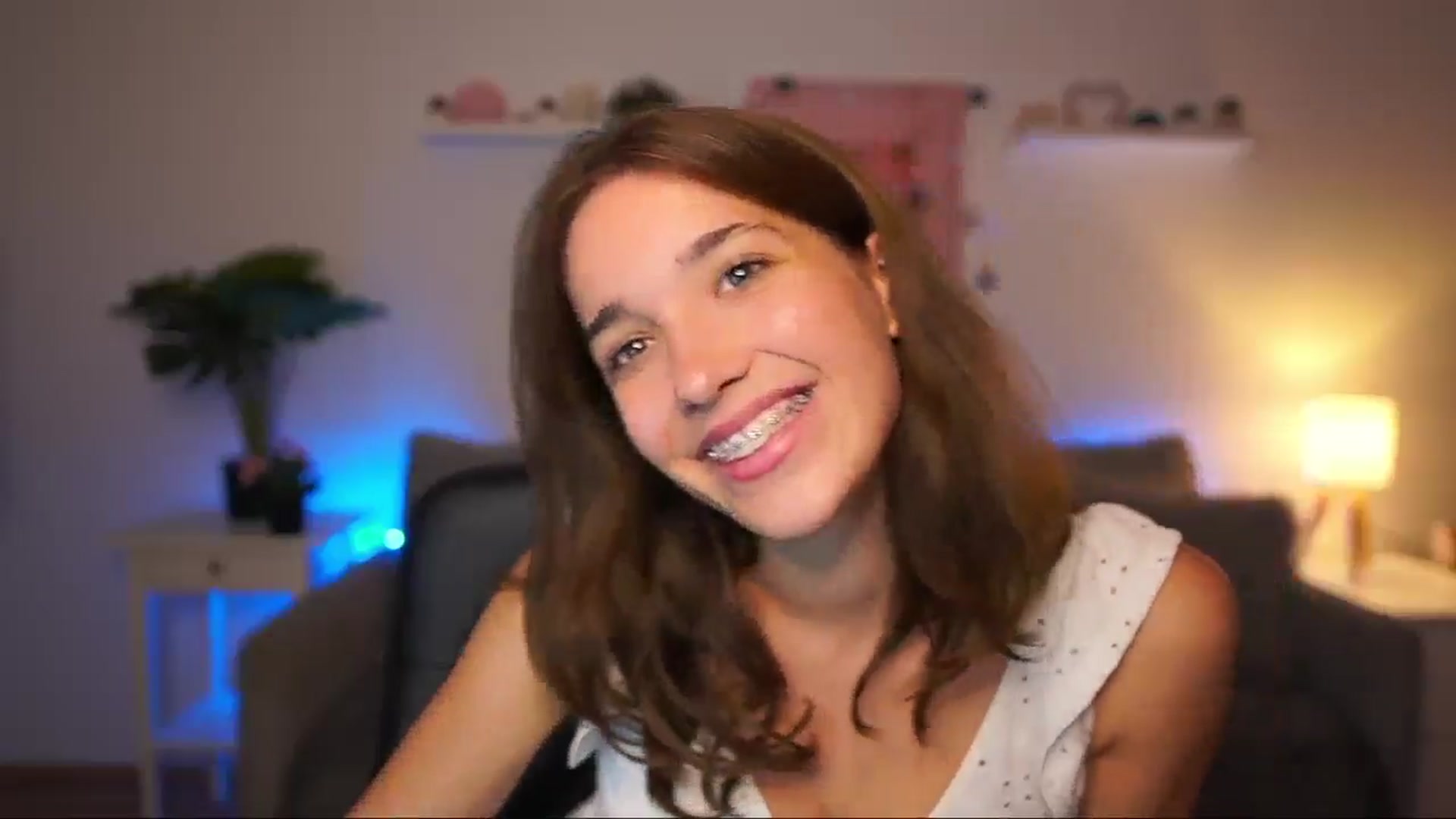 Gallery image thumbnail from Kissiecat's myfreecams stream on, 08/01/2025, 22:54 image 15 of 20