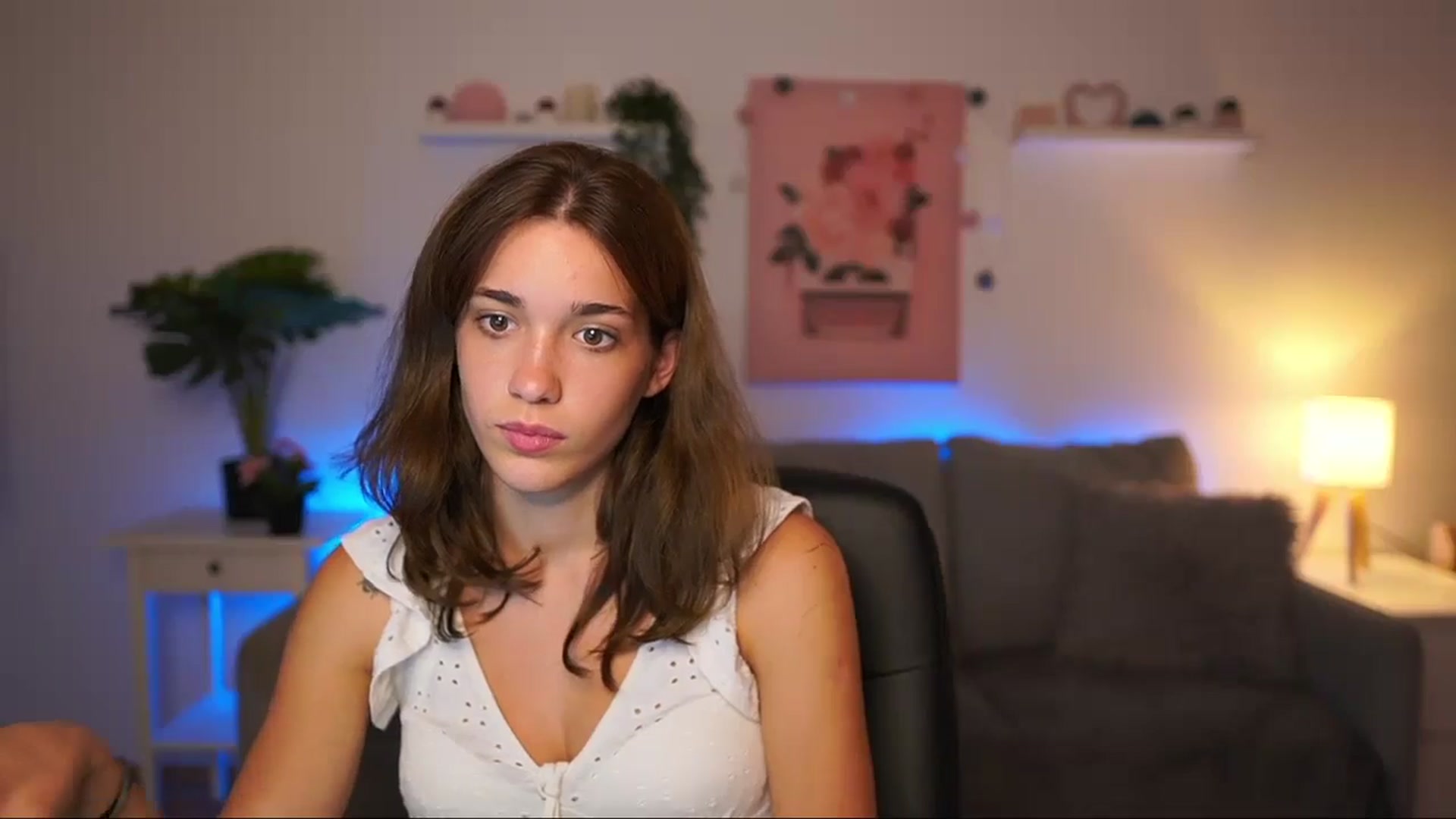 Gallery image thumbnail from Kissiecat's myfreecams stream on, 08/01/2025, 22:54 image 16 of 20