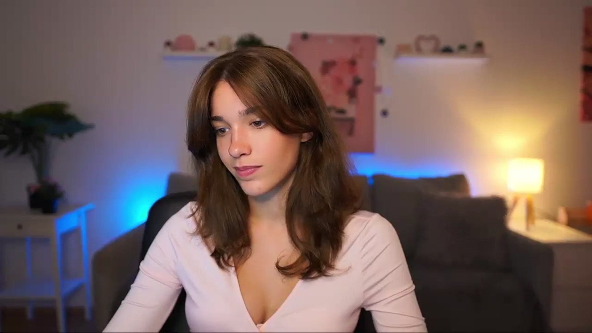 Gallery image thumbnail from Kissiecat's myfreecams stream on, 08/04/2025, 18:35 image 12 of 20