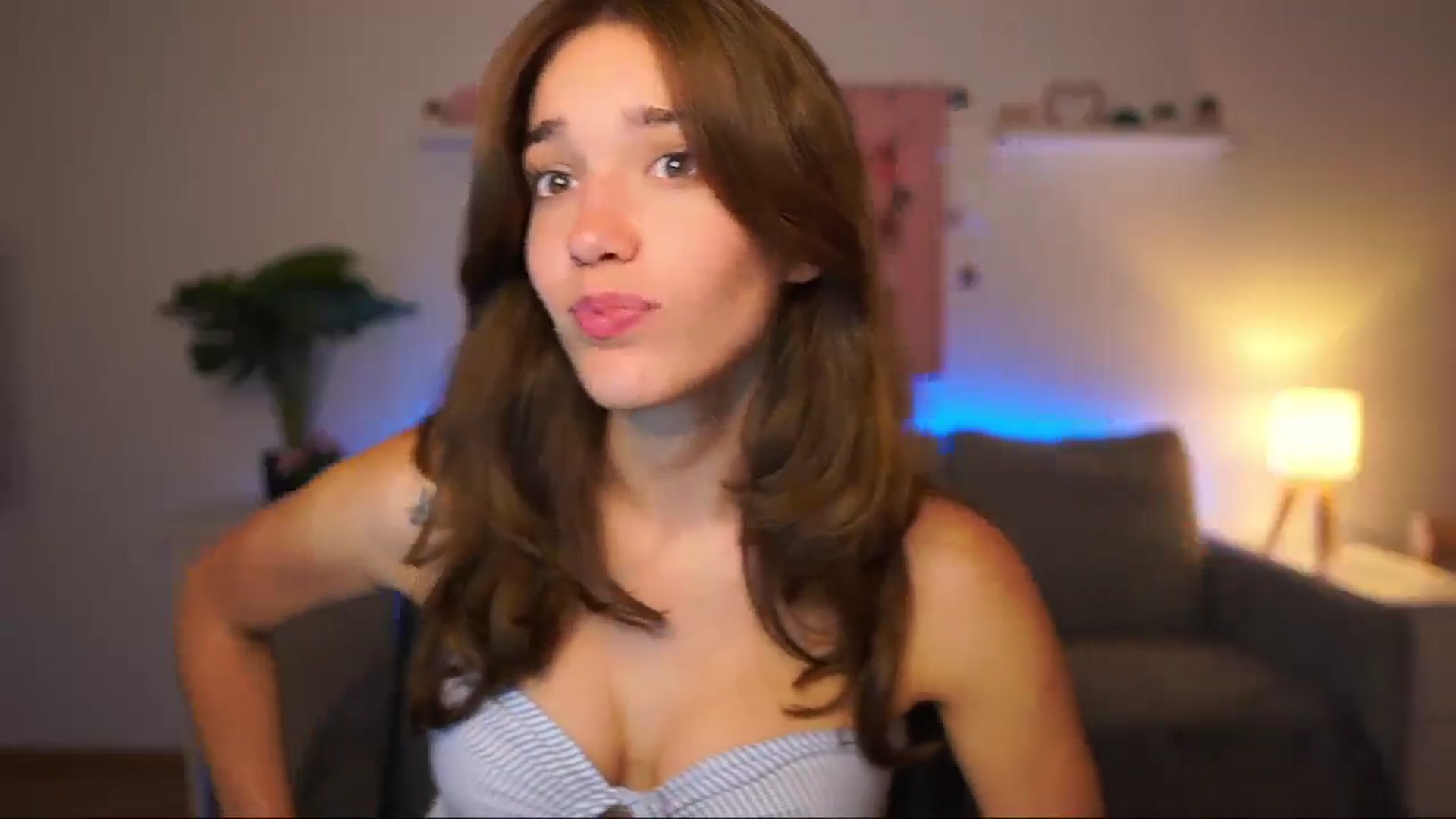 Gallery image thumbnail from Kissiecat's myfreecams stream on, 08/05/2025, 18:33 image 9 of 20