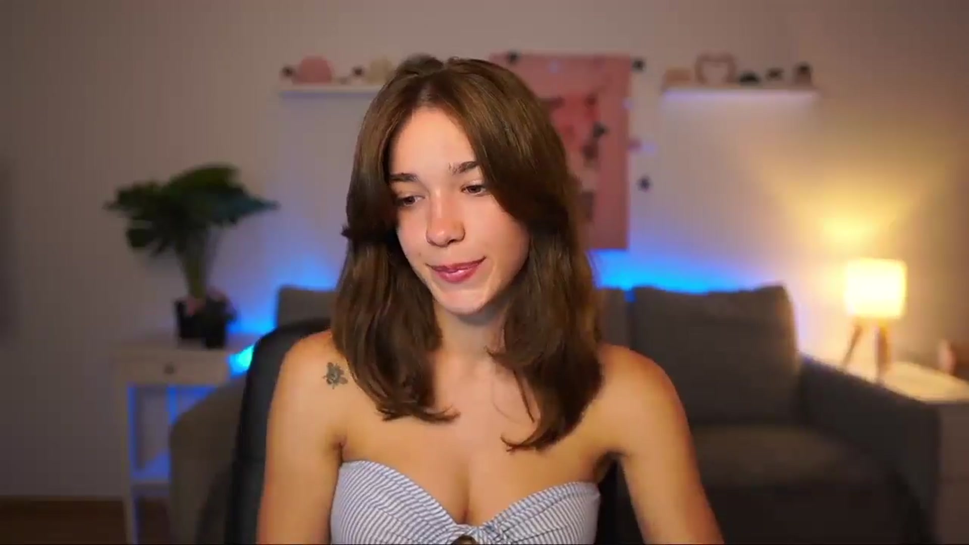 Gallery image thumbnail from Kissiecat's myfreecams stream on, 08/05/2025, 18:33 image 14 of 20