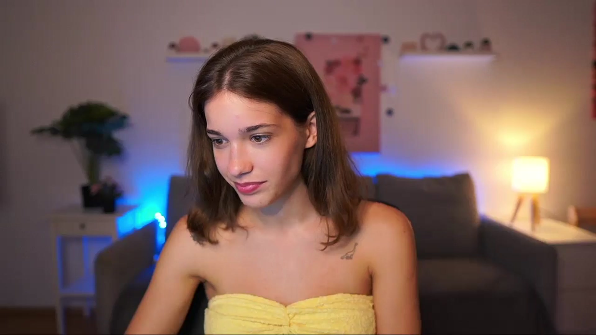 Gallery image thumbnail from Kissiecat's myfreecams stream on, 08/06/2025, 21:04 image 16 of 20