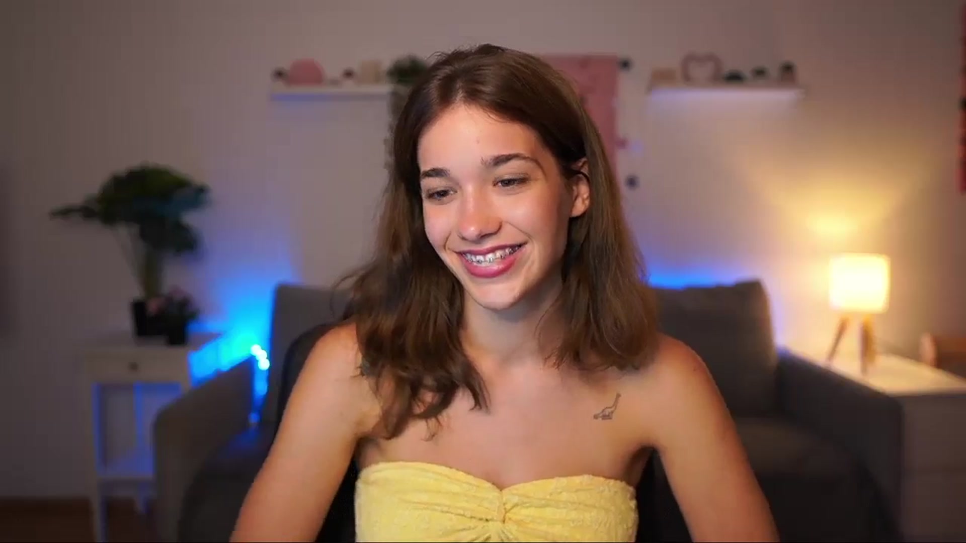 Gallery image thumbnail from Kissiecat's myfreecams stream on, 08/06/2025, 21:04 image 3 of 20