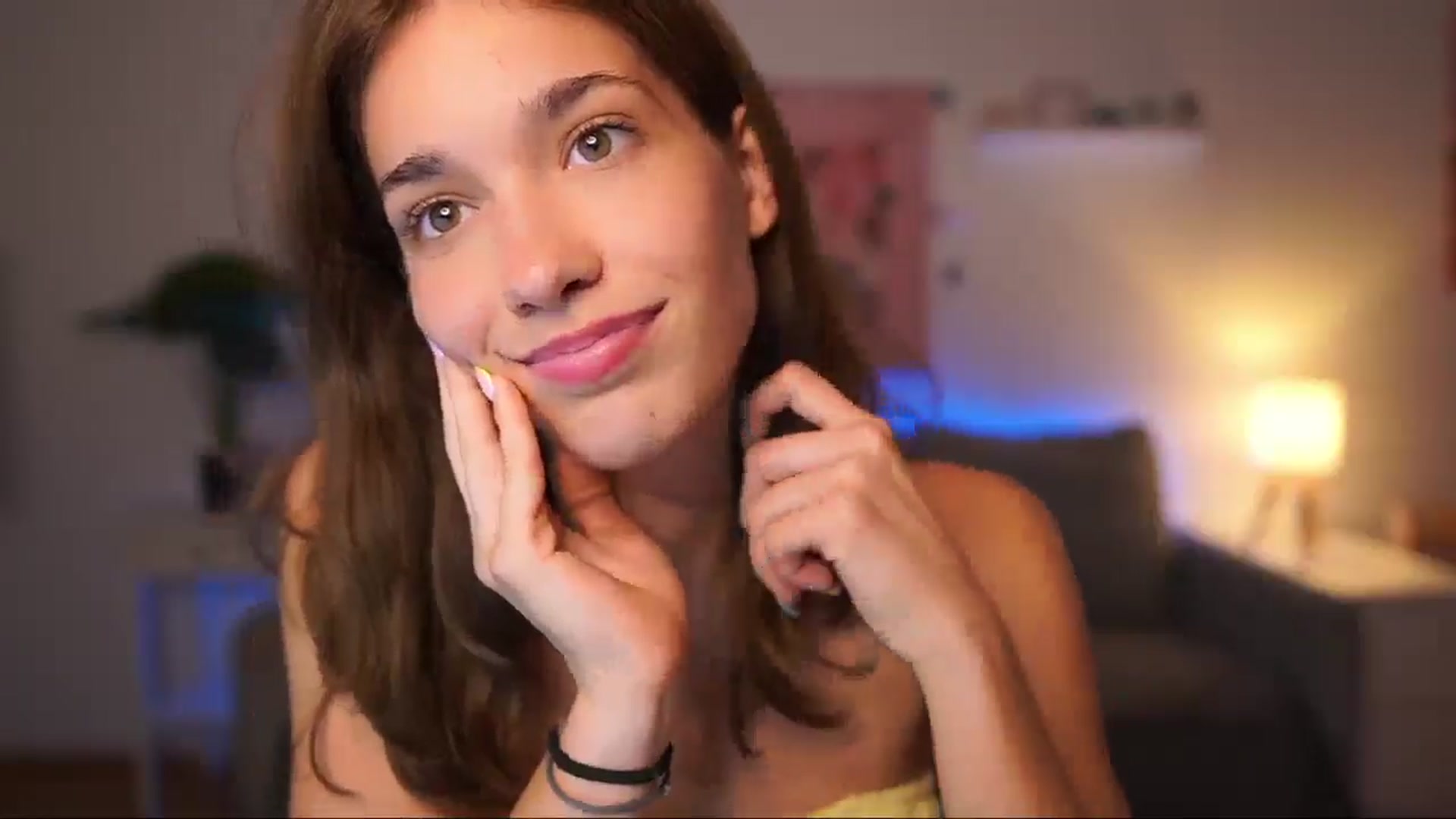 Gallery image thumbnail from Kissiecat's myfreecams stream on, 08/06/2025, 22:11 image 15 of 20