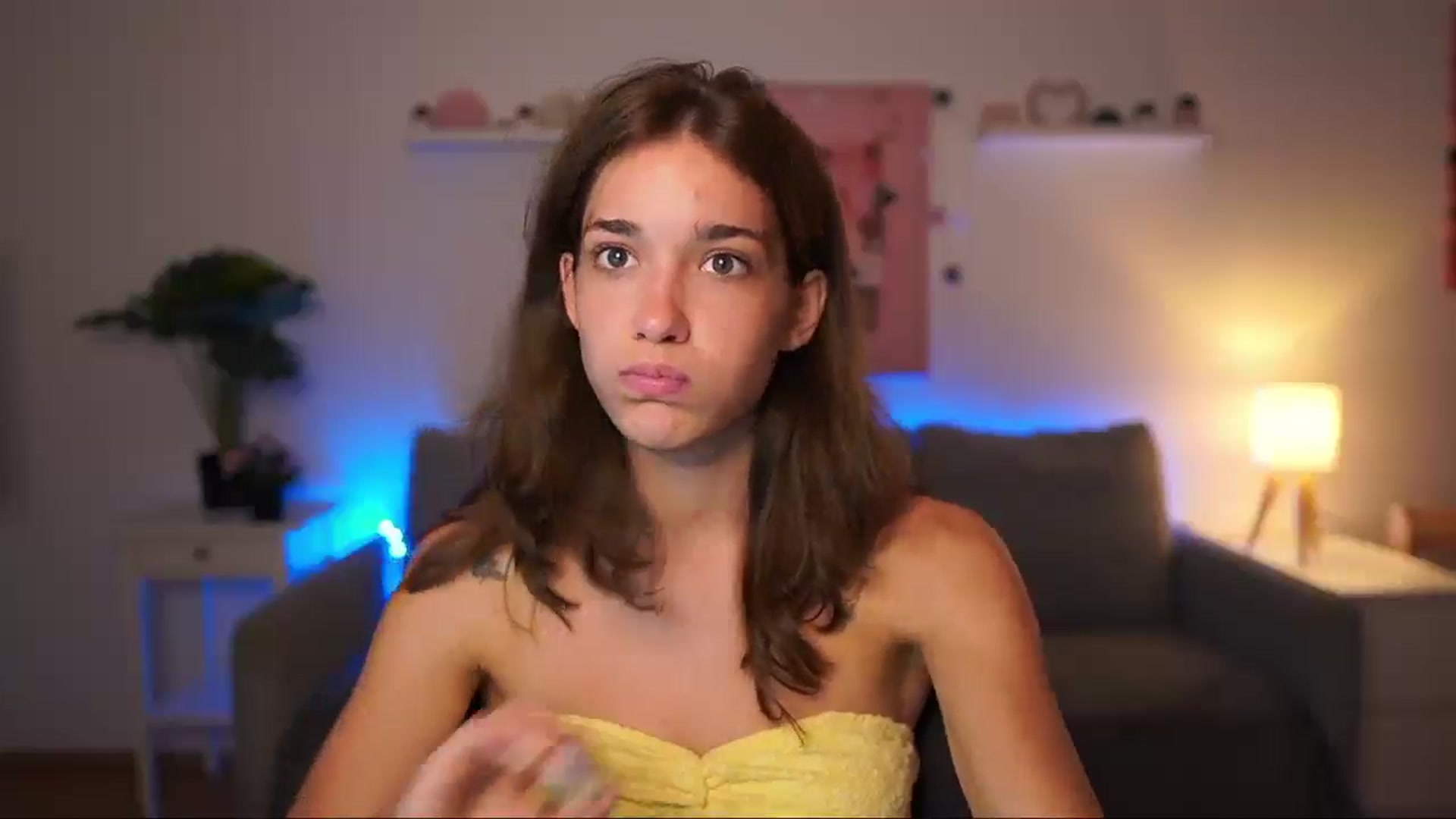 Gallery image thumbnail from Kissiecat's myfreecams stream on, 08/06/2025, 22:11 image 14 of 20