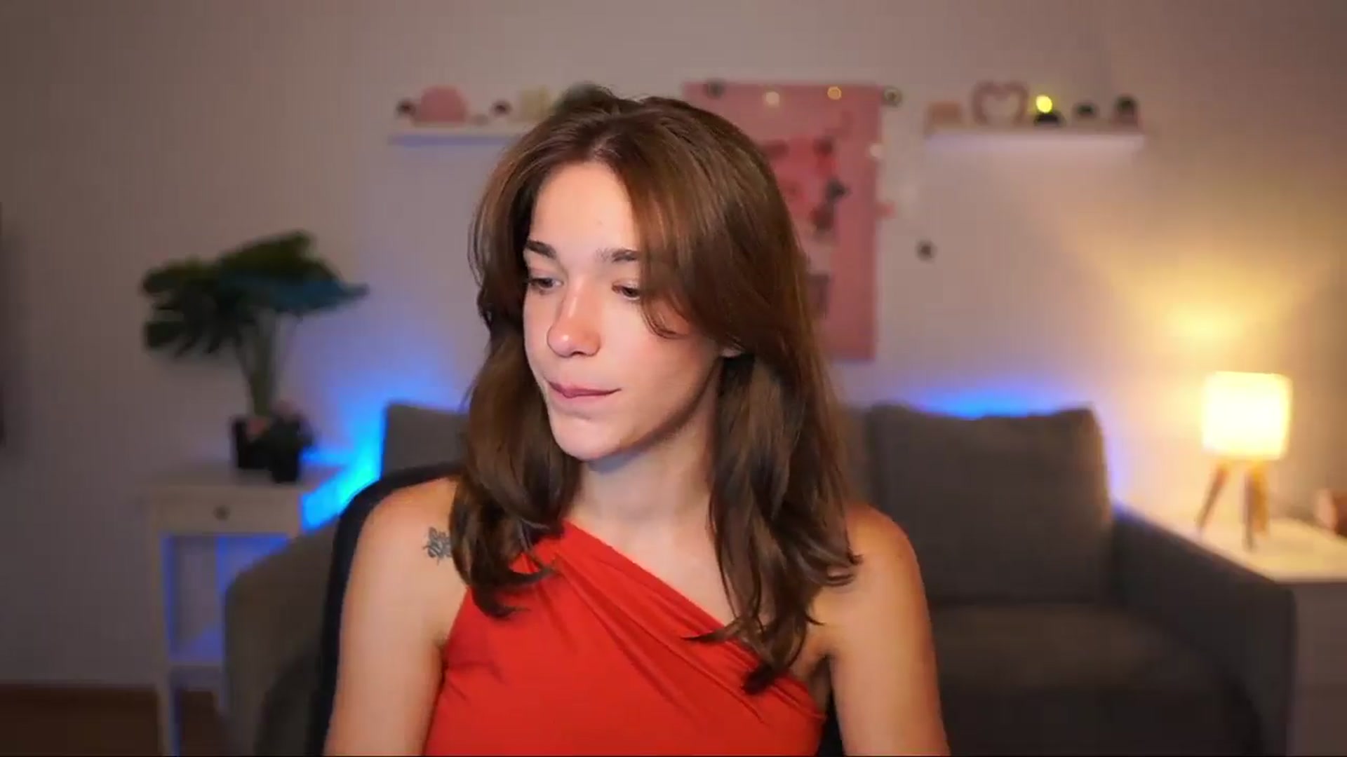 Gallery image thumbnail from Kissiecat's myfreecams stream on, 08/07/2025, 18:56 image 15 of 20