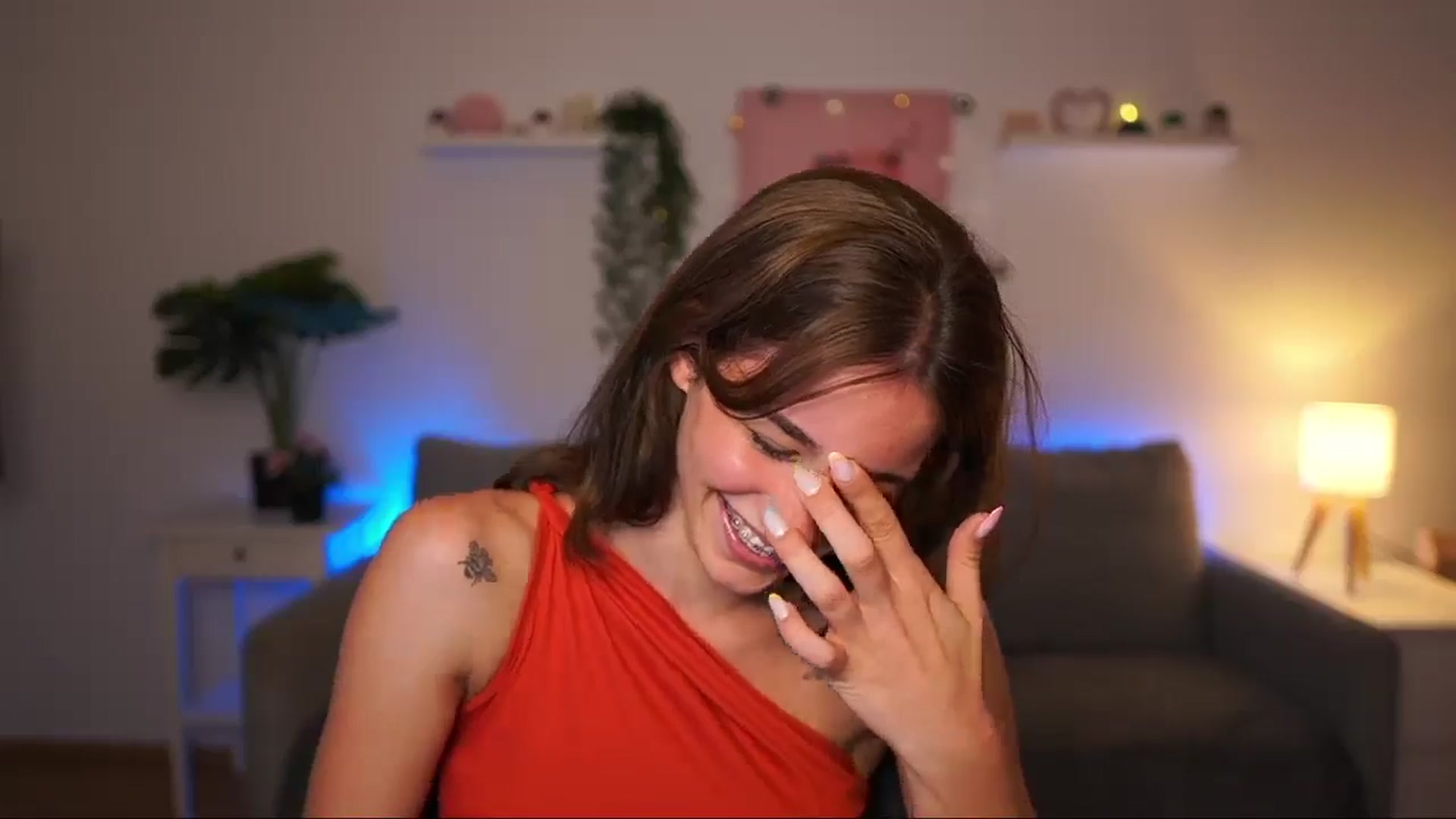Gallery image thumbnail from Kissiecat's myfreecams stream on, 08/07/2025, 22:24 image 4 of 20