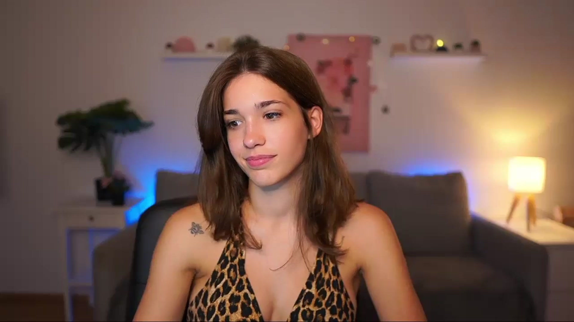 Gallery image thumbnail from Kissiecat's myfreecams stream on, 08/08/2025, 18:52 image 19 of 20