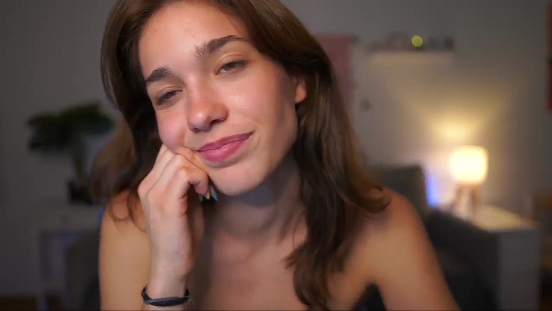 Gallery image thumbnail from Kissiecat's myfreecams stream on, 08/12/2025, 17:26 image 13 of 20