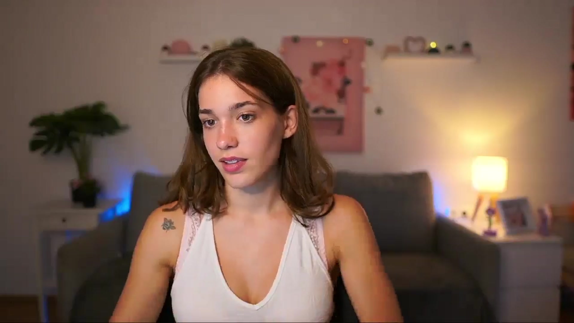 Gallery image thumbnail from Kissiecat's myfreecams stream on, 08/14/2025, 15:08 image 10 of 20
