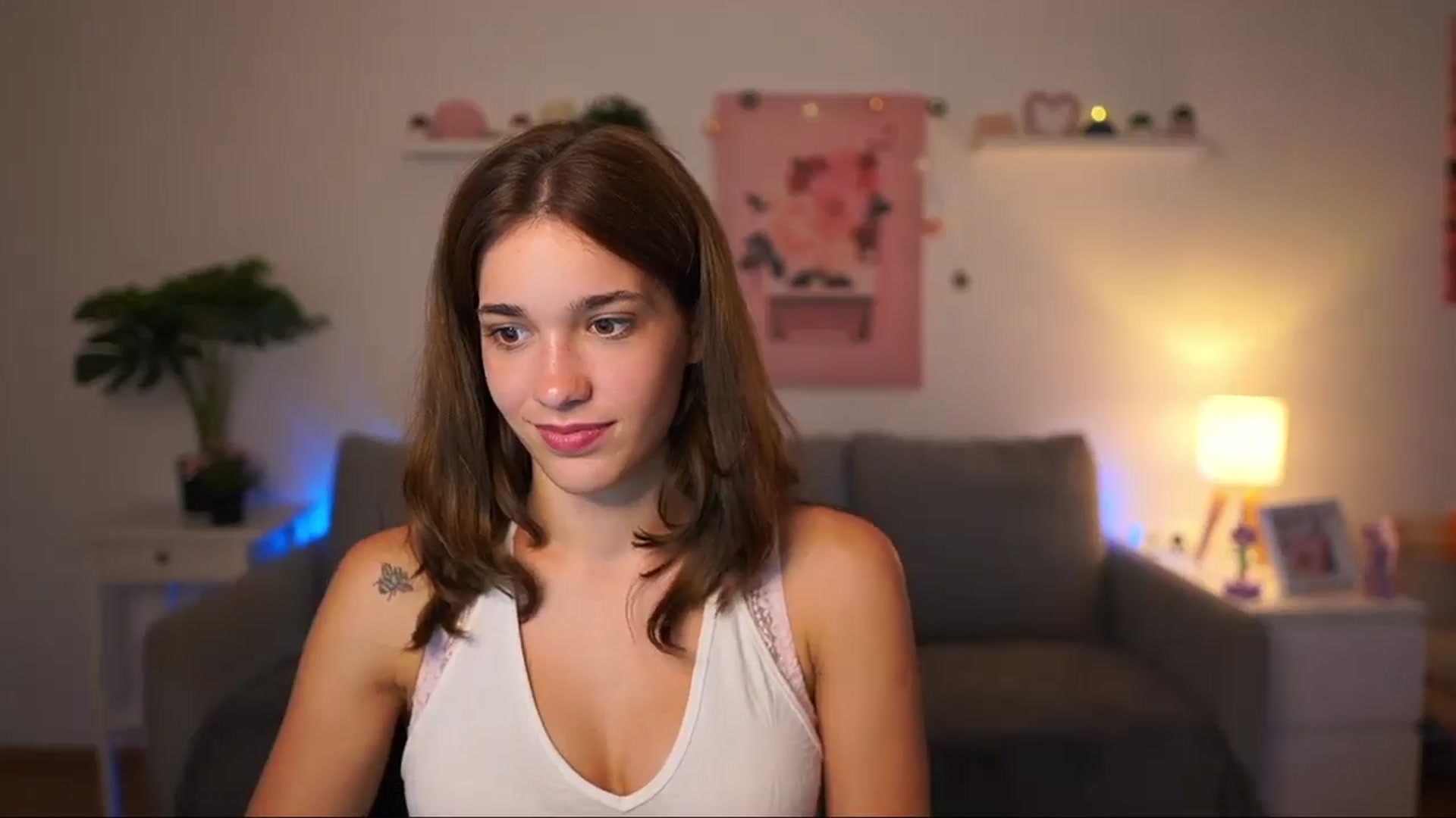 Gallery image thumbnail from Kissiecat's myfreecams stream on, 08/14/2025, 15:08 image 9 of 20