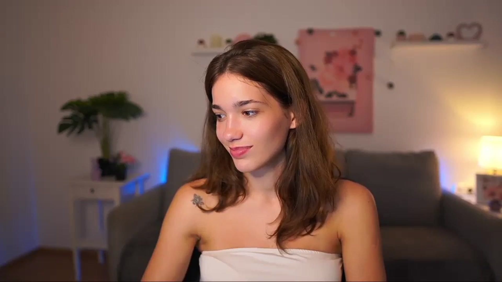 Gallery image thumbnail from Kissiecat's myfreecams stream on, 08/20/2025, 14:02 image 18 of 20