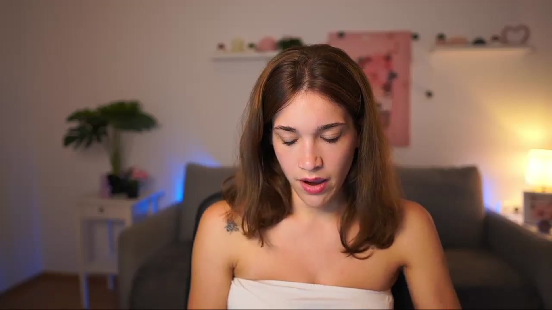 Gallery image thumbnail from Kissiecat's myfreecams stream on, 08/20/2025, 15:44 image 12 of 20