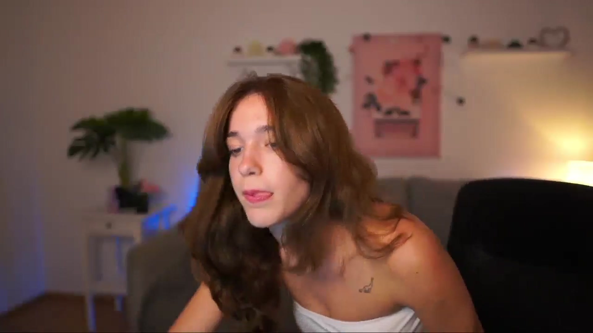 Gallery image thumbnail from Kissiecat's myfreecams stream on, 08/20/2025, 16:49 image 15 of 20