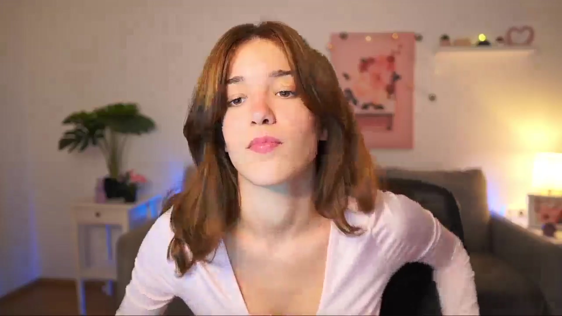 Gallery image thumbnail from Kissiecat's myfreecams stream on, 08/22/2025, 14:19 image 17 of 20