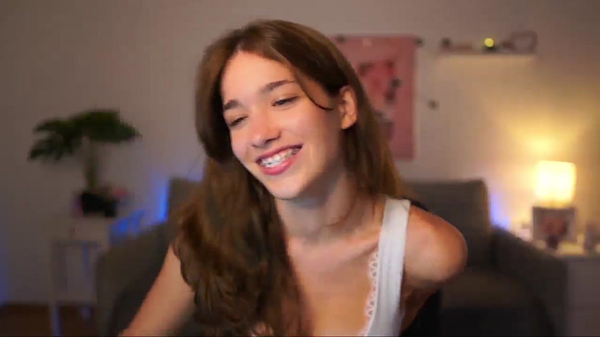 Gallery image thumbnail from Kissiecat's myfreecams stream on, 08/25/2025, 15:27 image 8 of 20