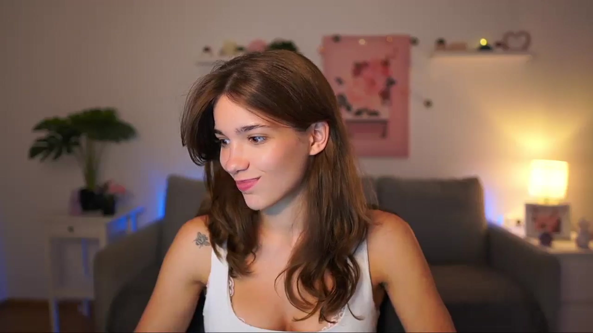 Gallery image thumbnail from Kissiecat's myfreecams stream on, 08/25/2025, 15:27 image 4 of 20