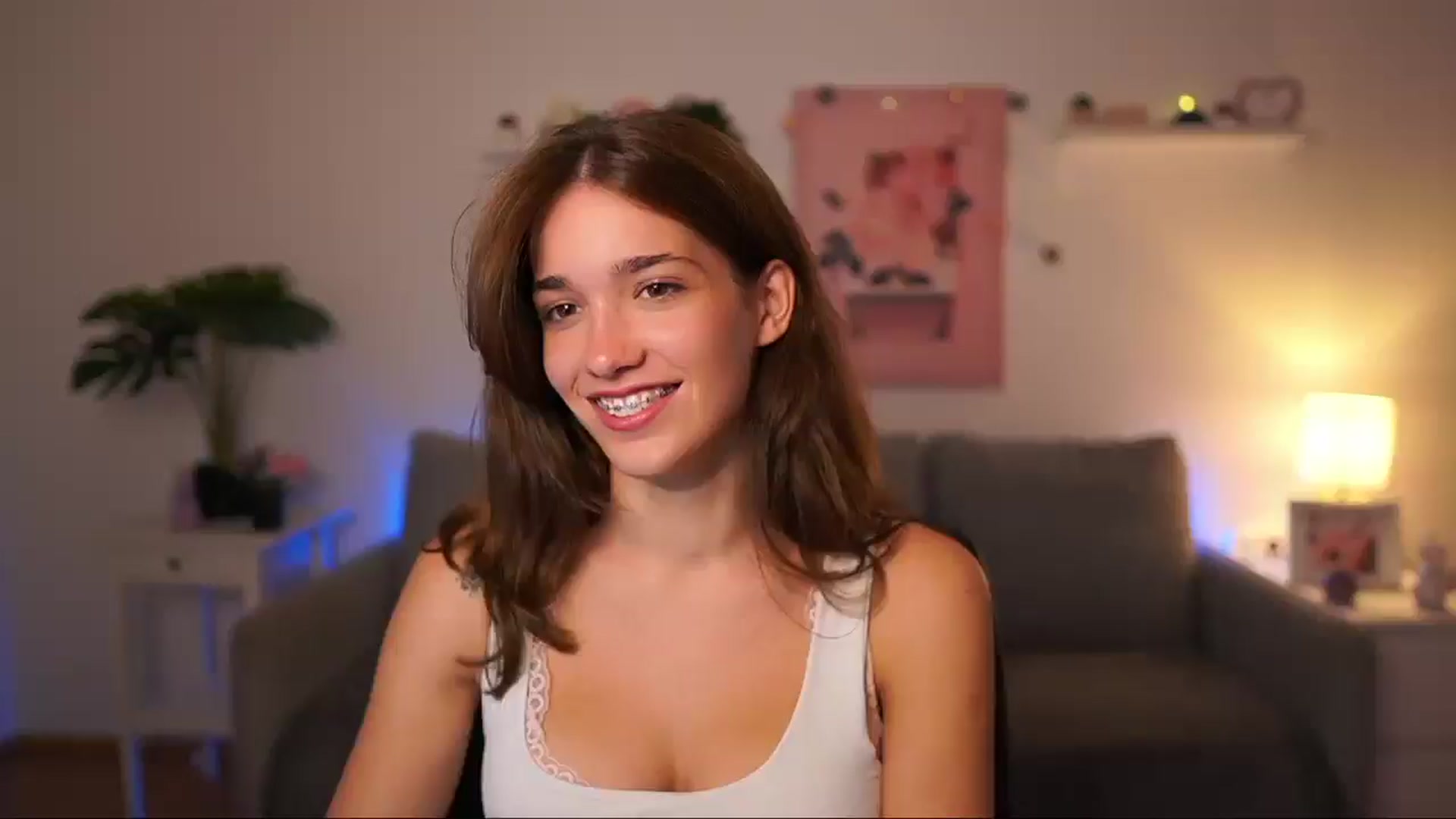 Gallery image thumbnail from Kissiecat's myfreecams stream on, 08/25/2025, 17:03 image 13 of 20