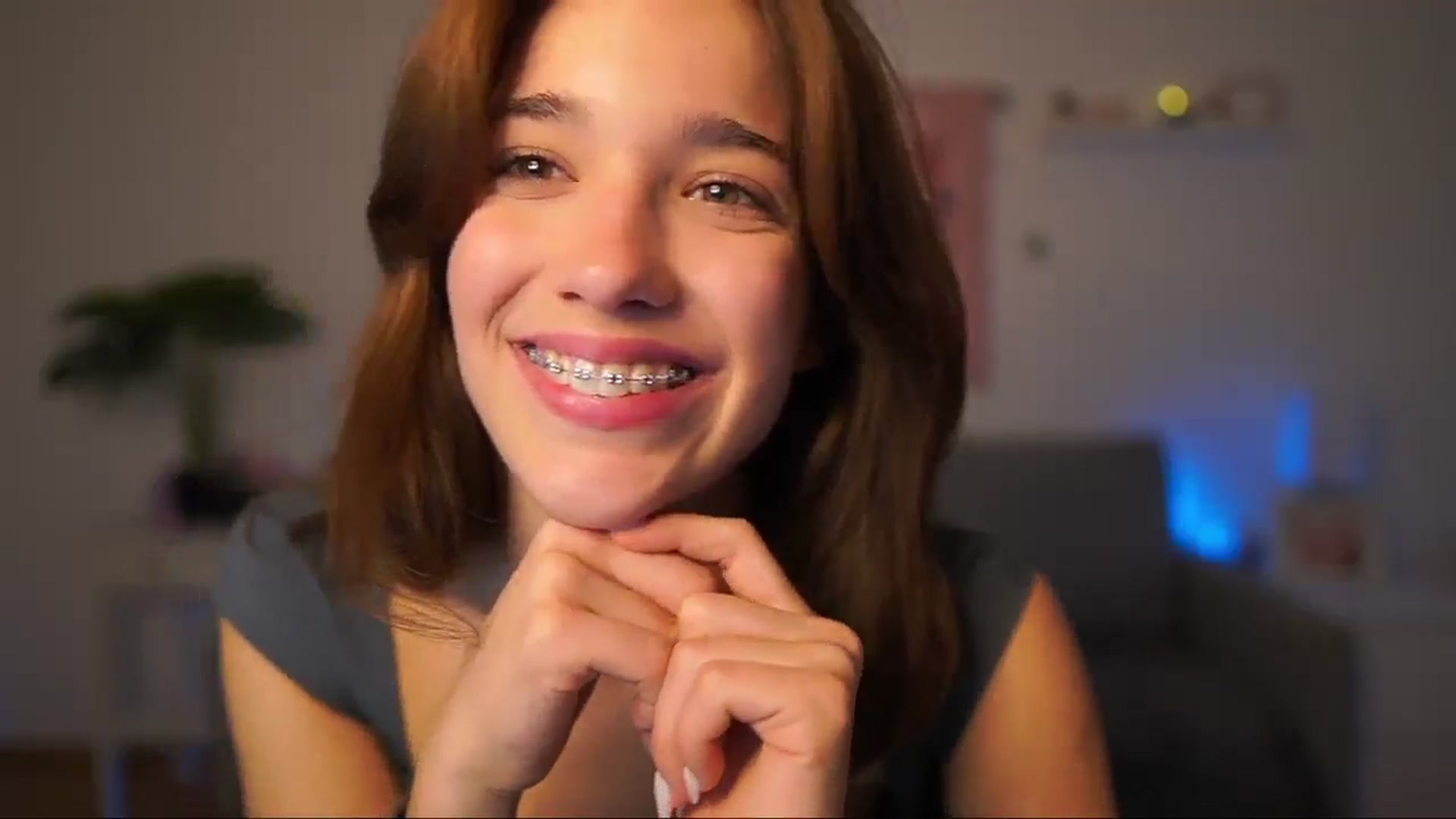 Gallery image thumbnail from Kissiecat's myfreecams stream on, 08/29/2025, 14:04 image 5 of 20