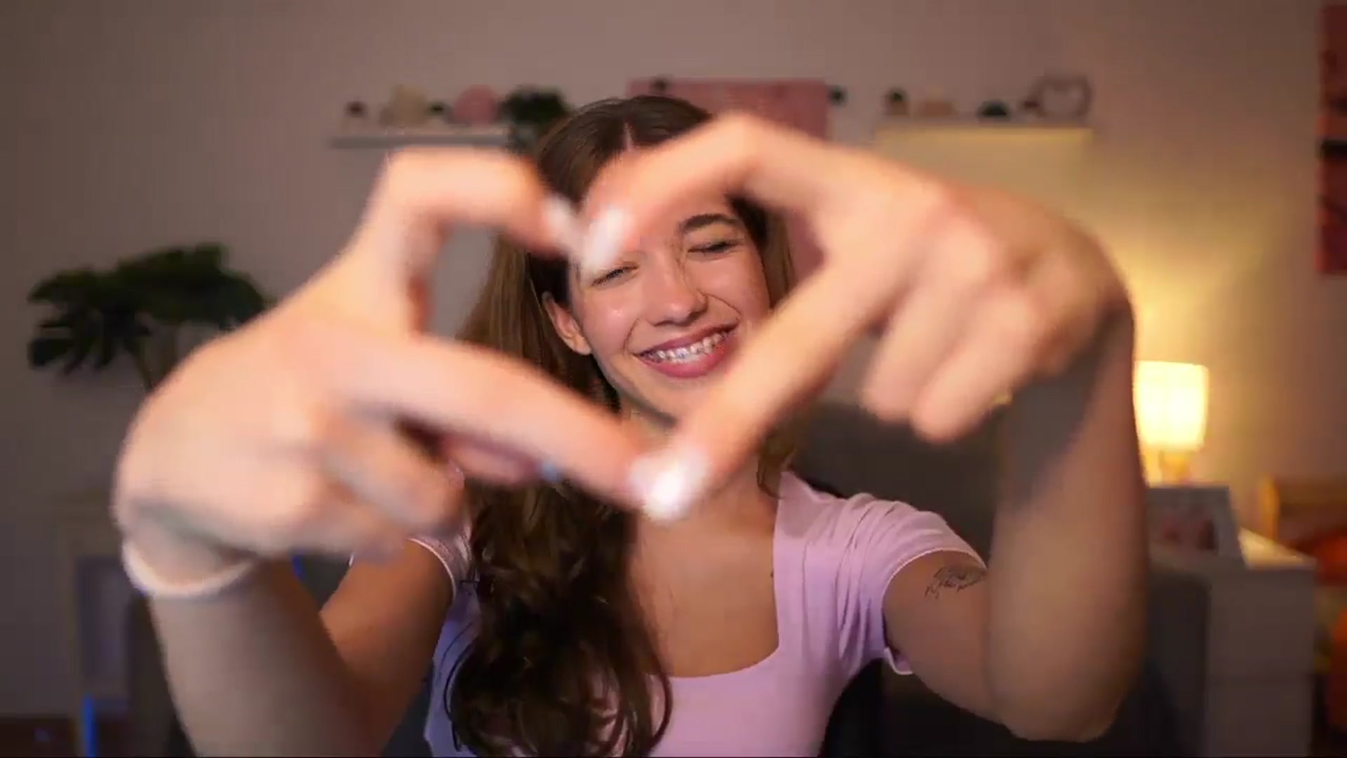 Gallery image thumbnail from Kissiecat's myfreecams stream on, 09/18/2025, 17:33 image 16 of 20