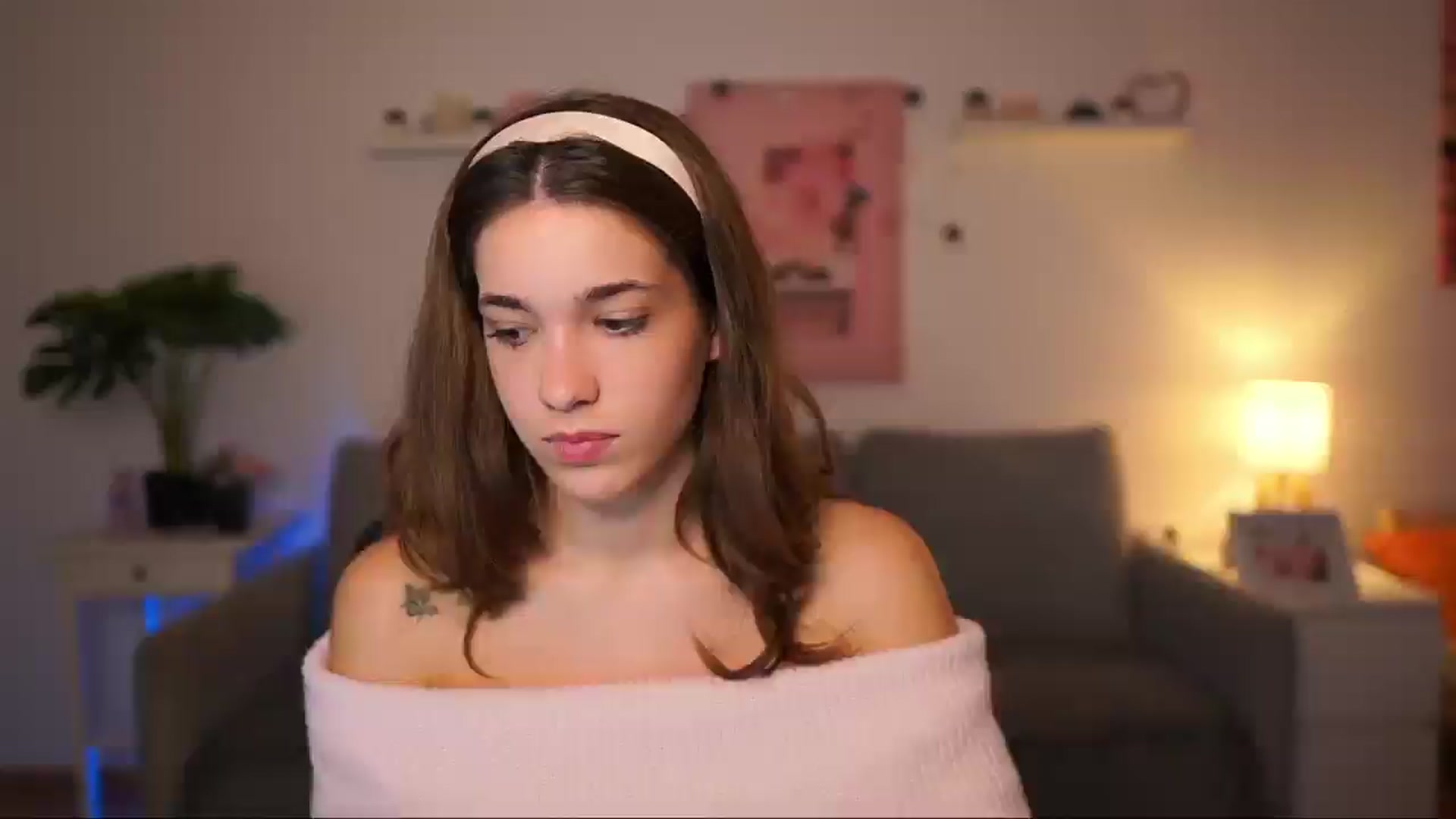 Gallery image thumbnail from Kissiecat's myfreecams stream on, 09/29/2025, 13:48 image 17 of 20