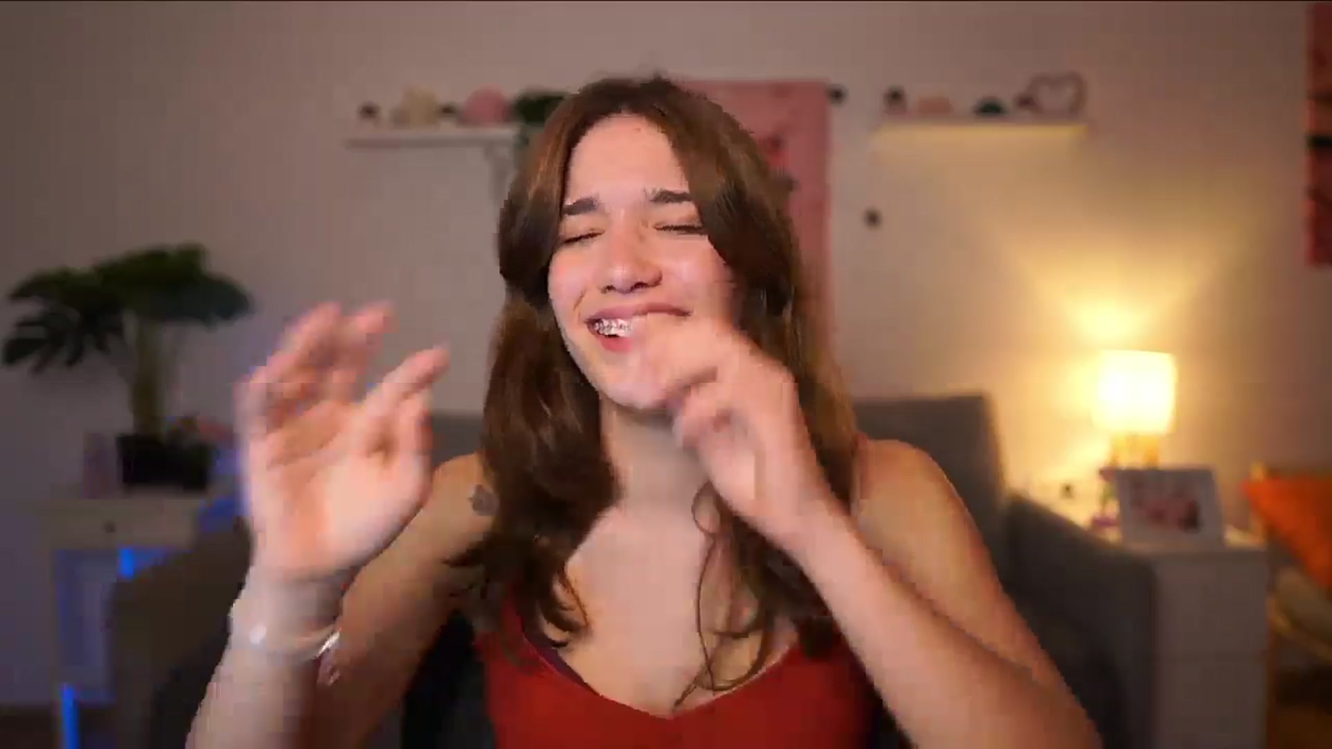 Gallery image thumbnail from Kissiecat's myfreecams stream on, 10/01/2025, 19:40 image 19 of 20