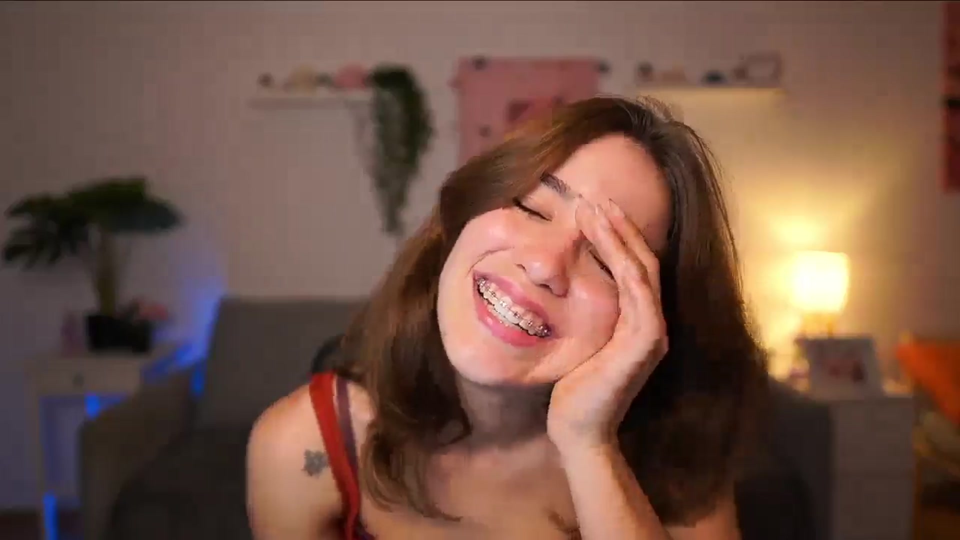 Gallery image thumbnail from Kissiecat's myfreecams stream on, 10/01/2025, 22:22 image 3 of 20