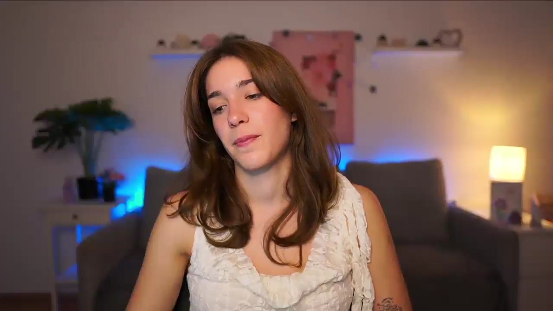 Gallery image thumbnail from Kissiecat's myfreecams stream on, 10/03/2025, 15:28 image 13 of 20