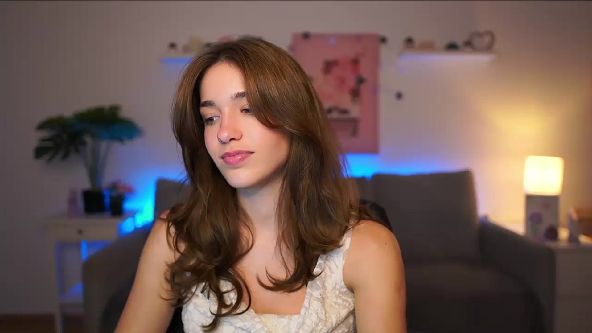 Gallery image thumbnail from Kissiecat's myfreecams stream on, 10/03/2025, 15:28 image 2 of 20