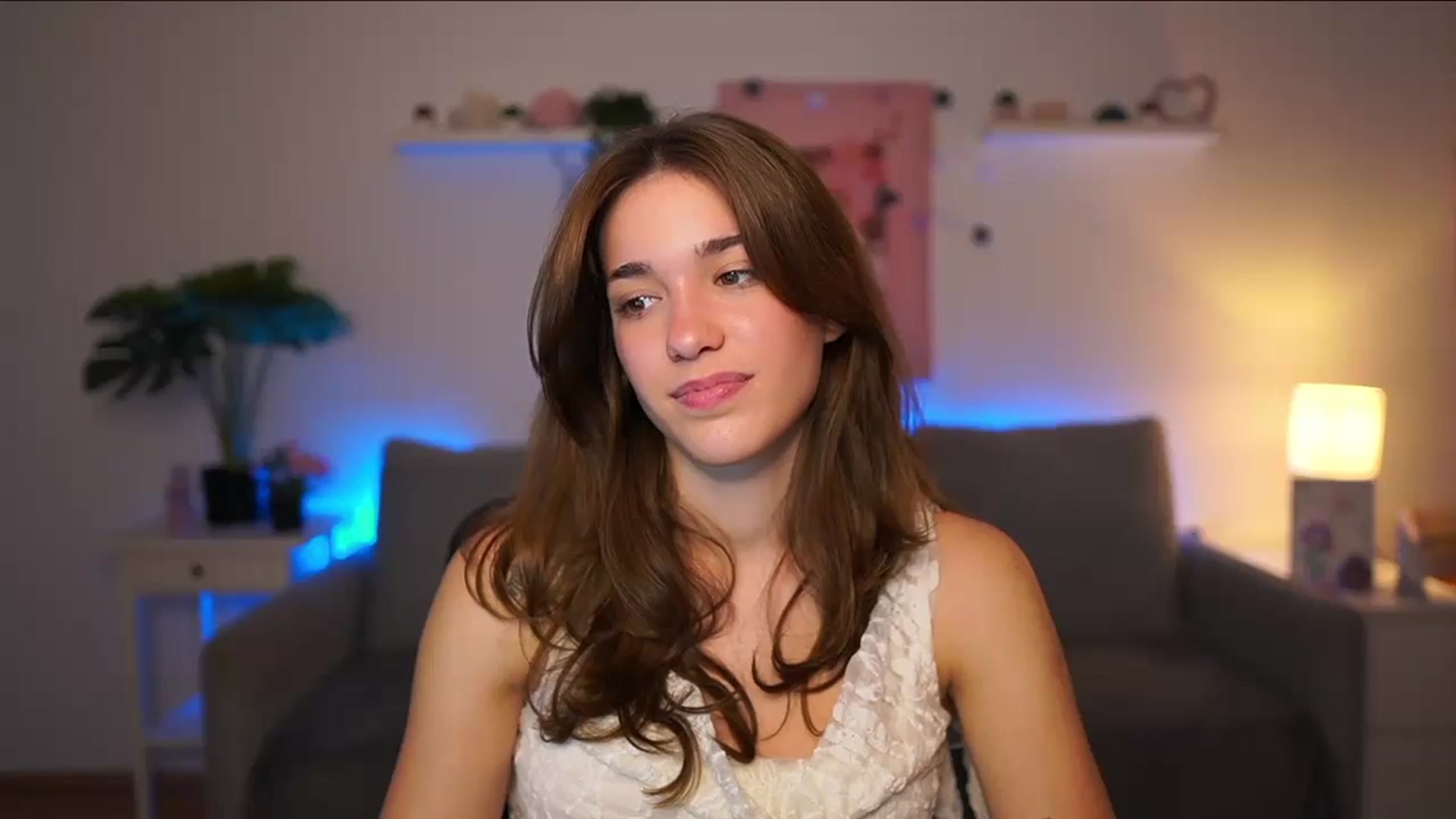 Gallery image thumbnail from Kissiecat's myfreecams stream on, 10/03/2025, 15:28 image 7 of 20